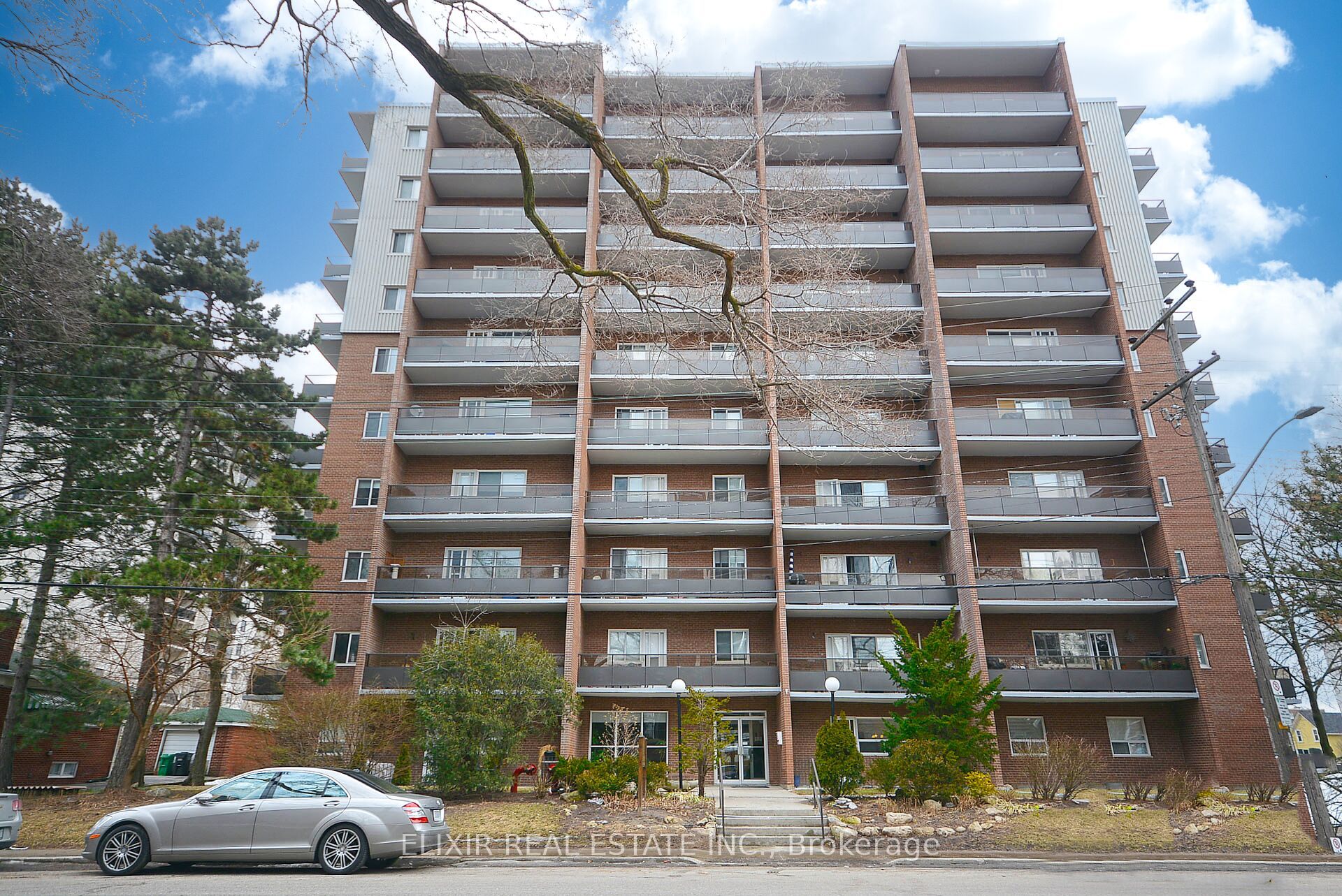 15 Elizabeth Street N 605