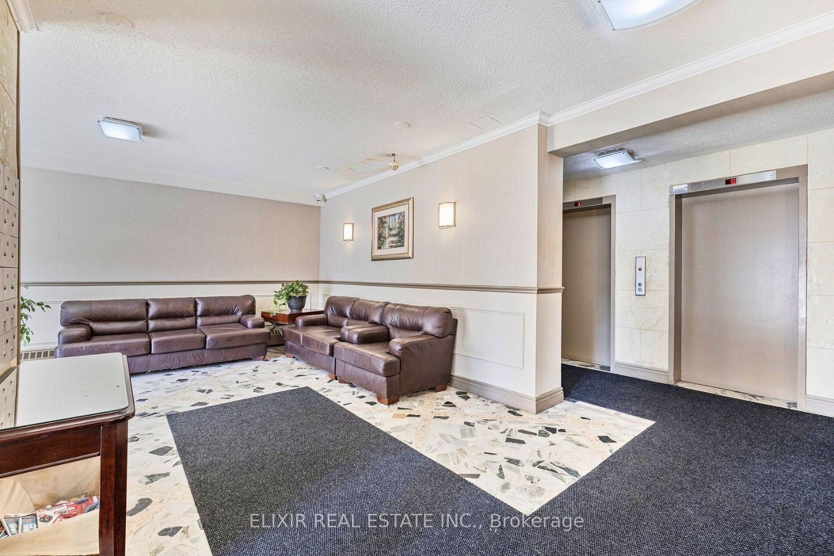 15 Elizabeth Street N 605