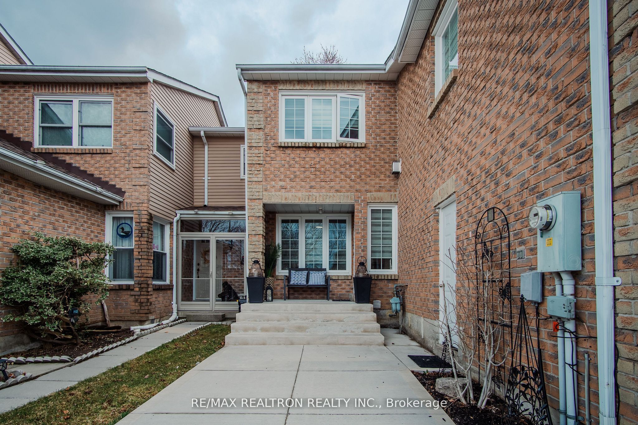 1039 Rowntree Crescent
