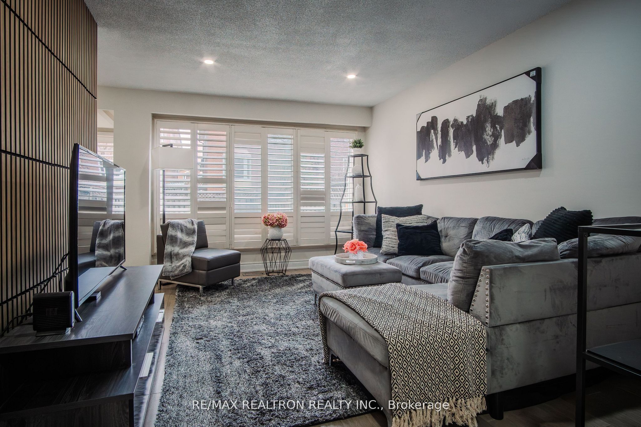 1039 Rowntree Crescent