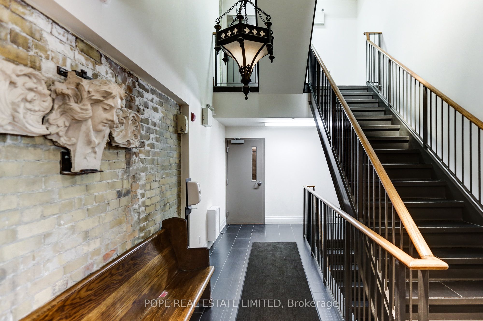 384 Sunnyside Avenue 202