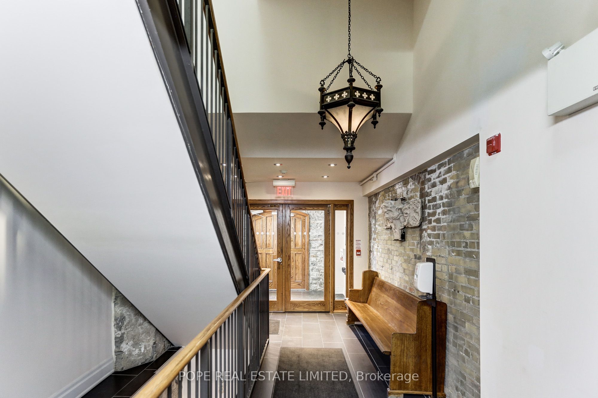 384 Sunnyside Avenue 202