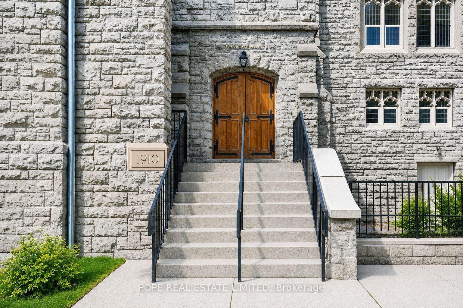 384 Sunnyside Avenue 202