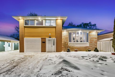 1271 Canford Crescent Mississauga ON L5J 3M9