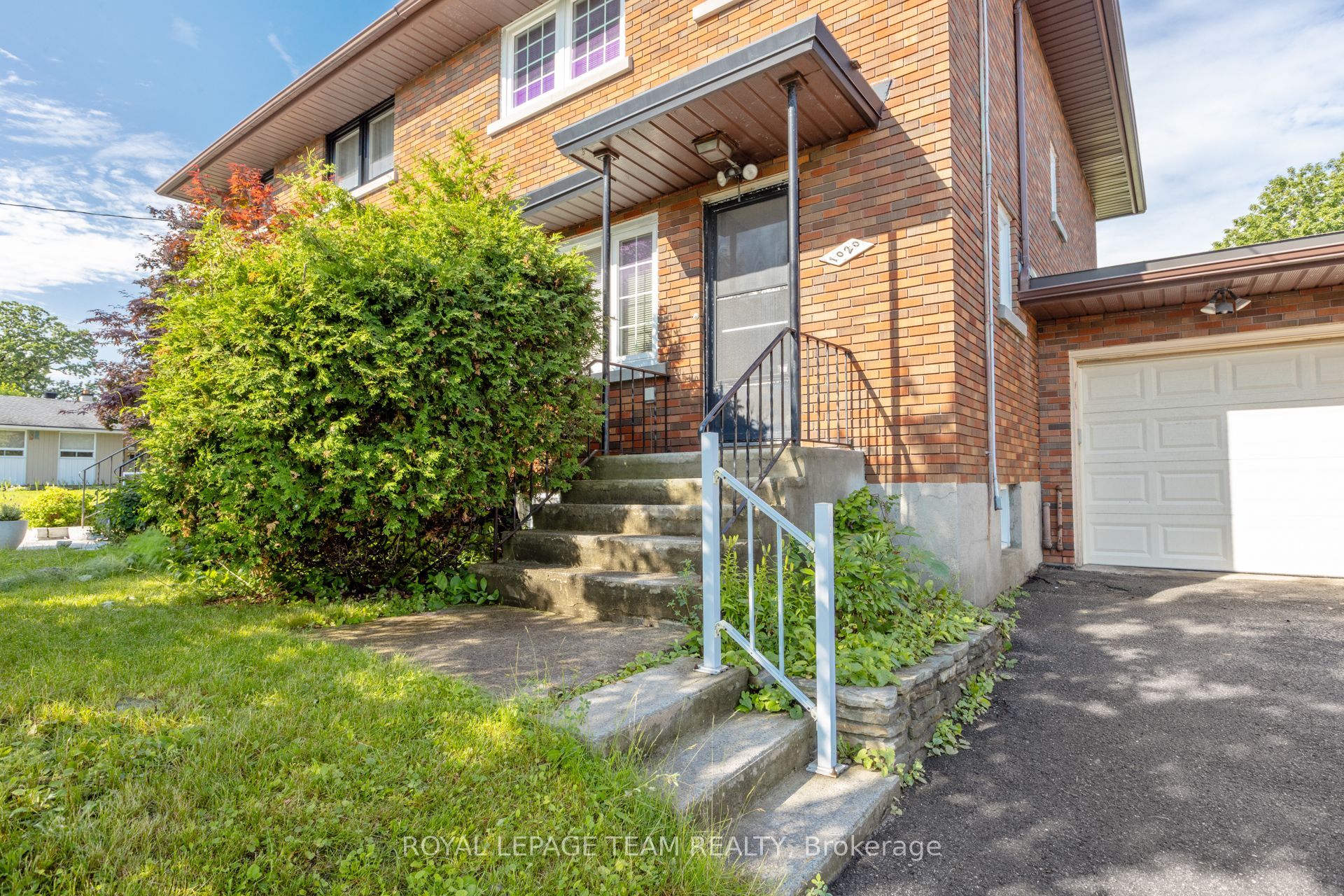 1020 RIDDELL Avenue S