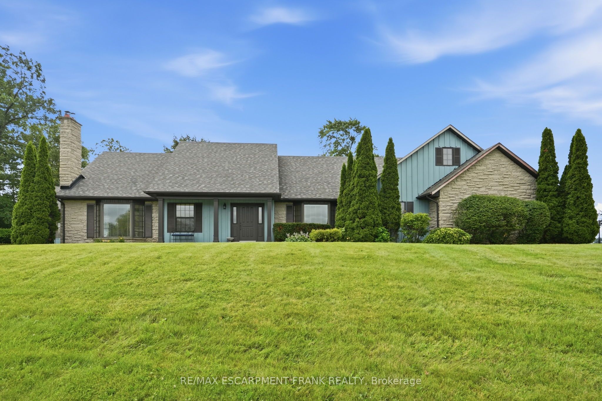 1046 Book Road W