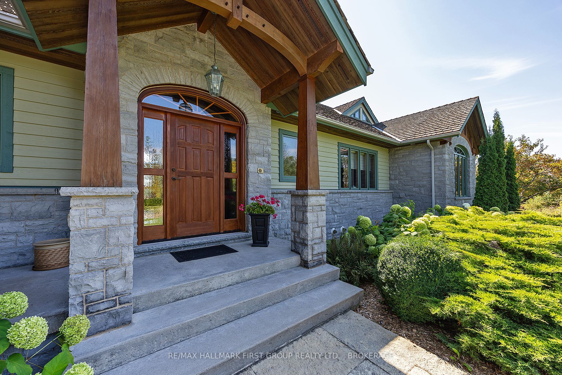 1201 Spinnaker Place