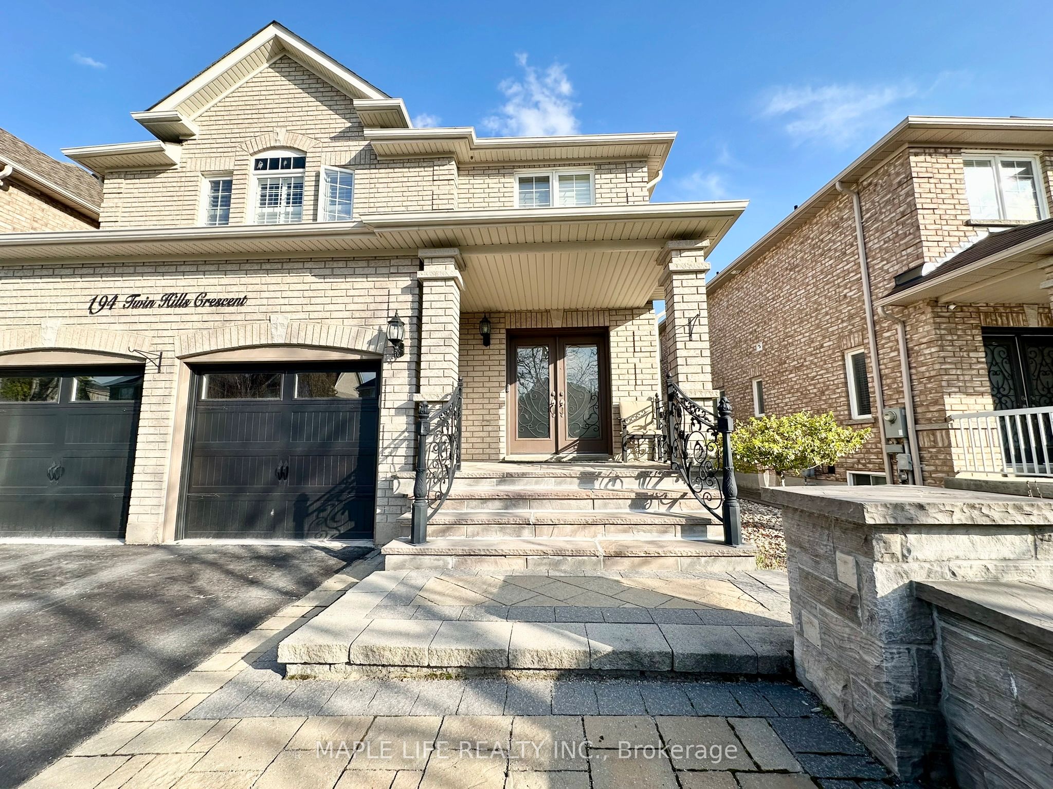 194 Twin Hills Crescent