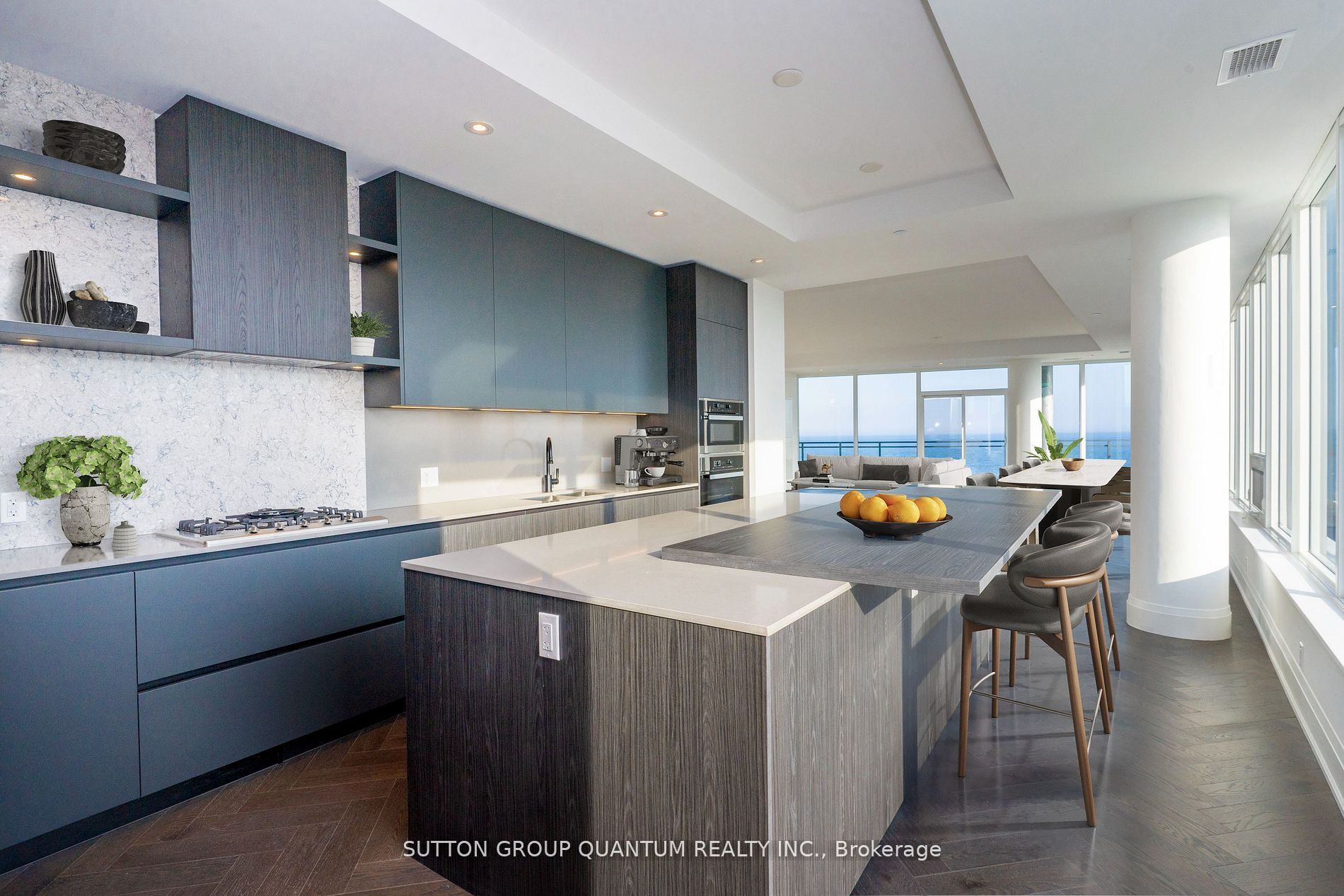 55 PORT Street E 602