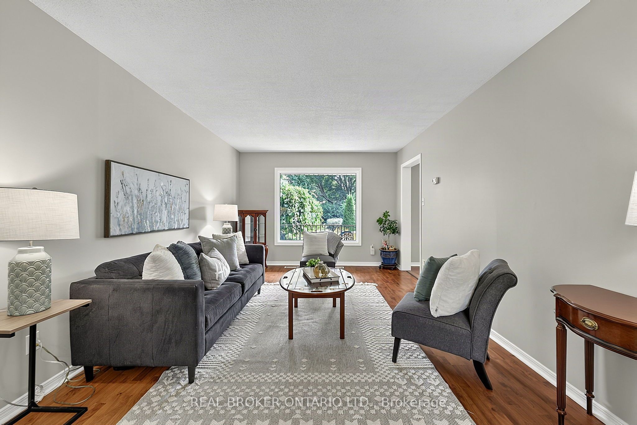 2 Amberglen Court