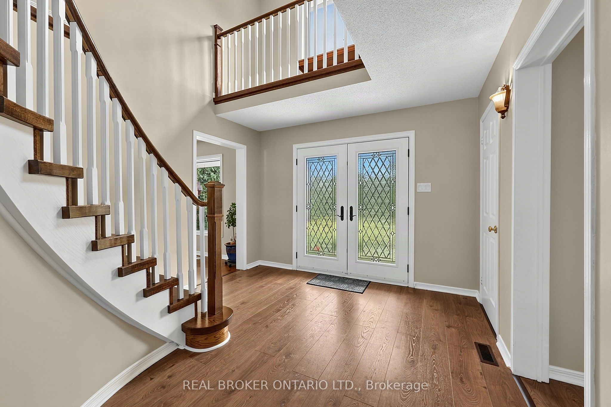 2 Amberglen Court