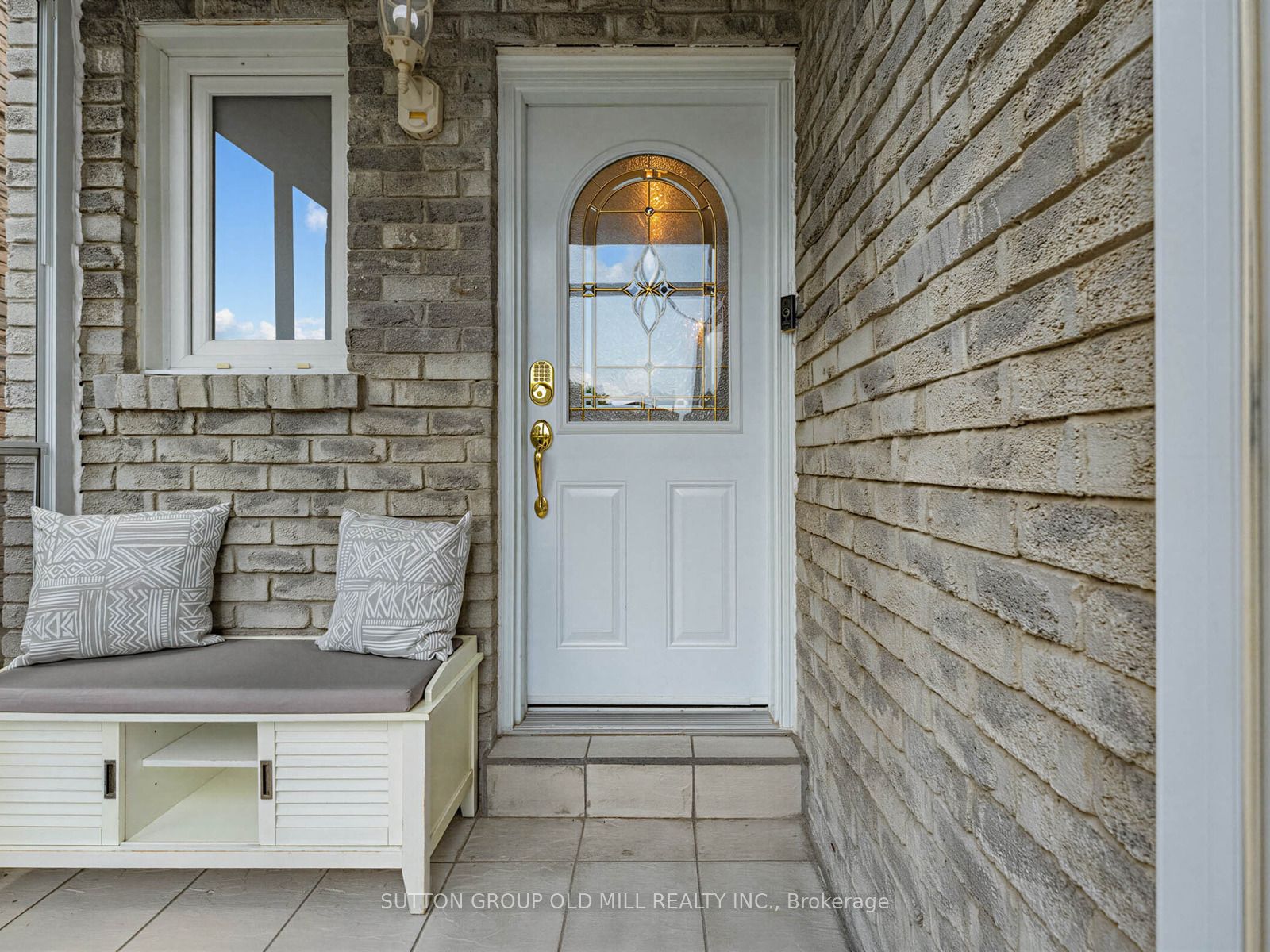 1629 Dewberry Crescent