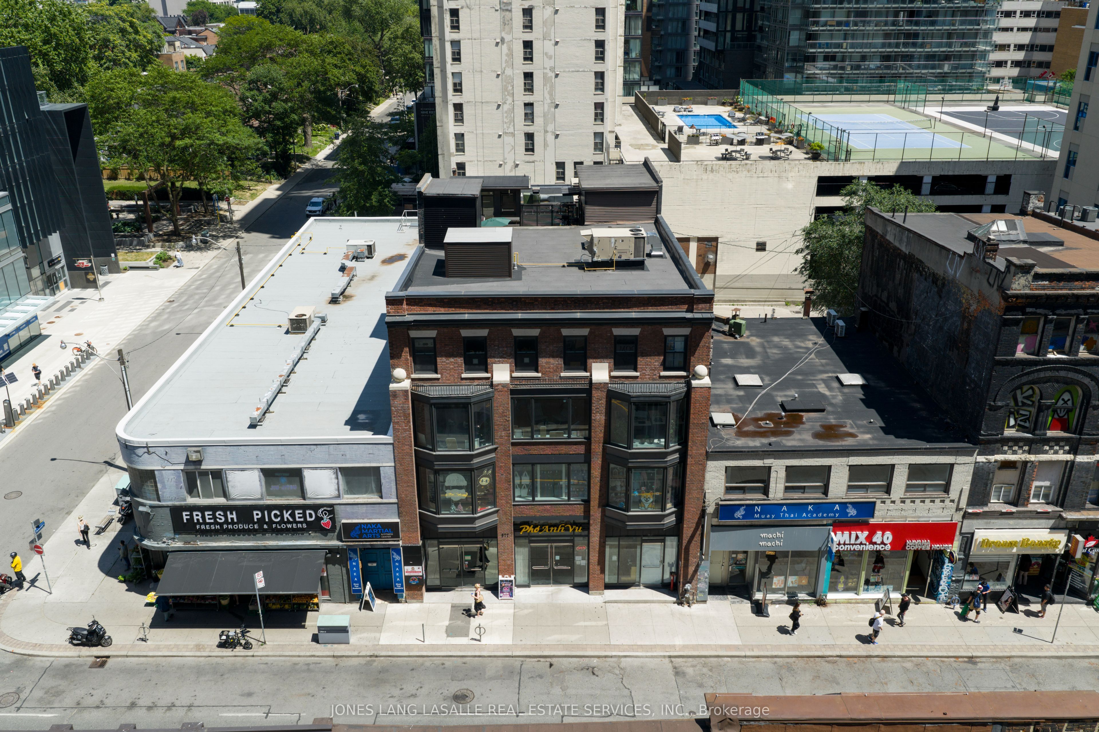 577 Yonge Street