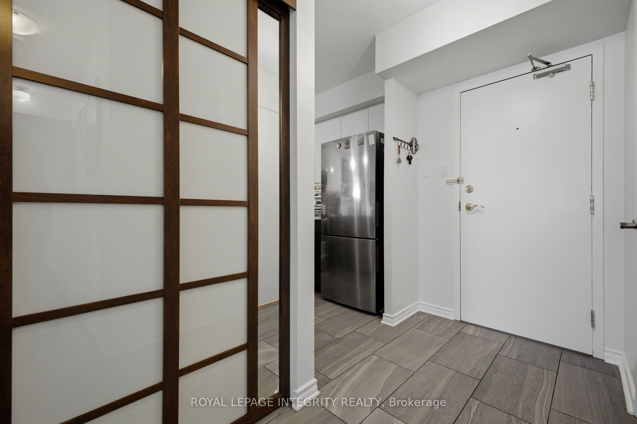 545 St Laurent Boulevard 803