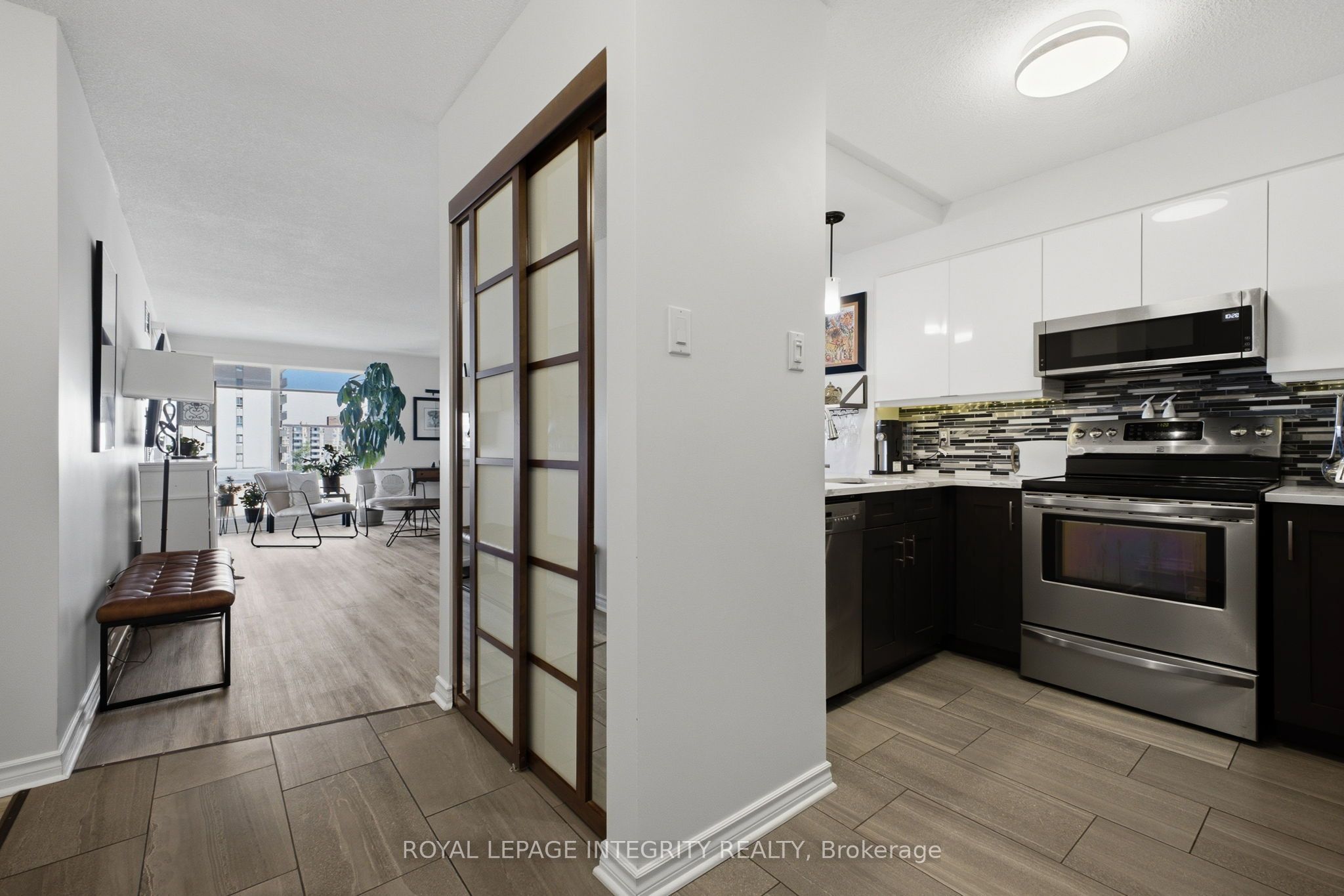 545 St Laurent Boulevard 803