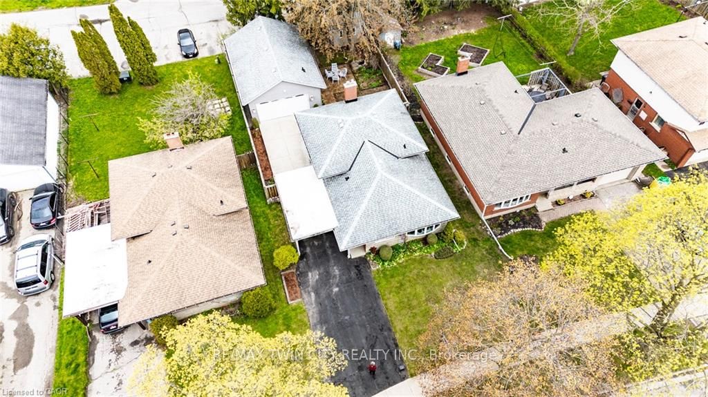 18 QUEENSTON Crescent
