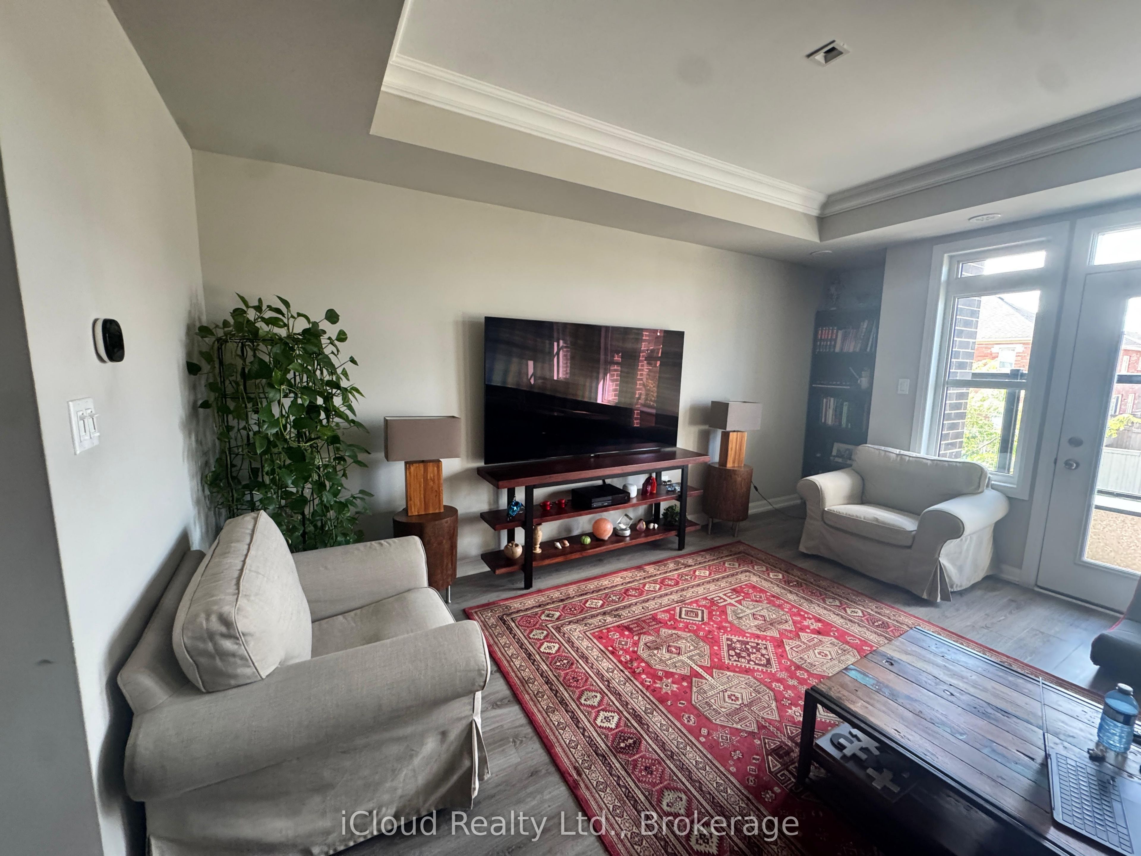 126 Burnhamthorpe Road E