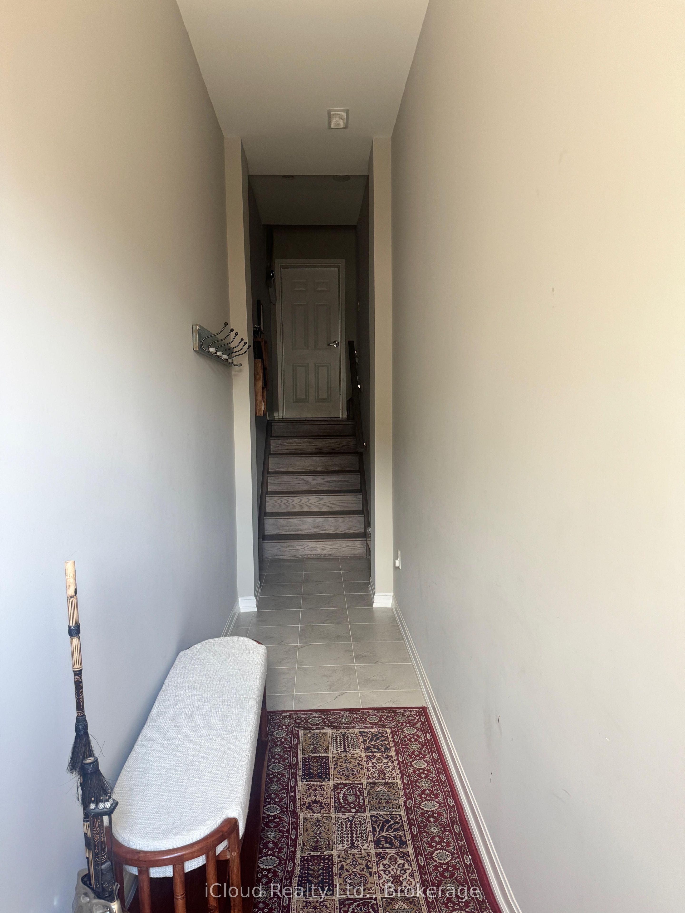 126 Burnhamthorpe Road E
