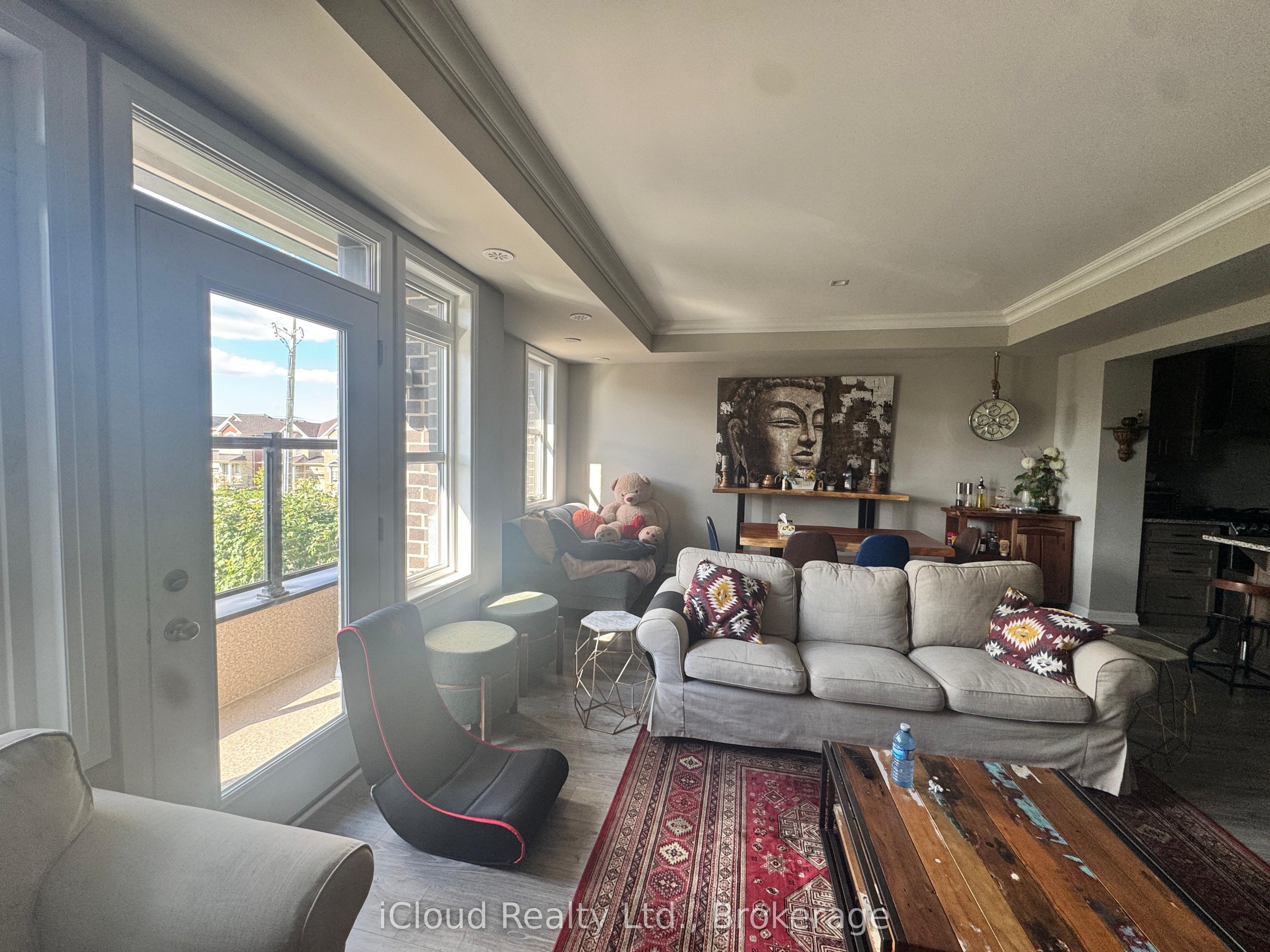 126 Burnhamthorpe Road E