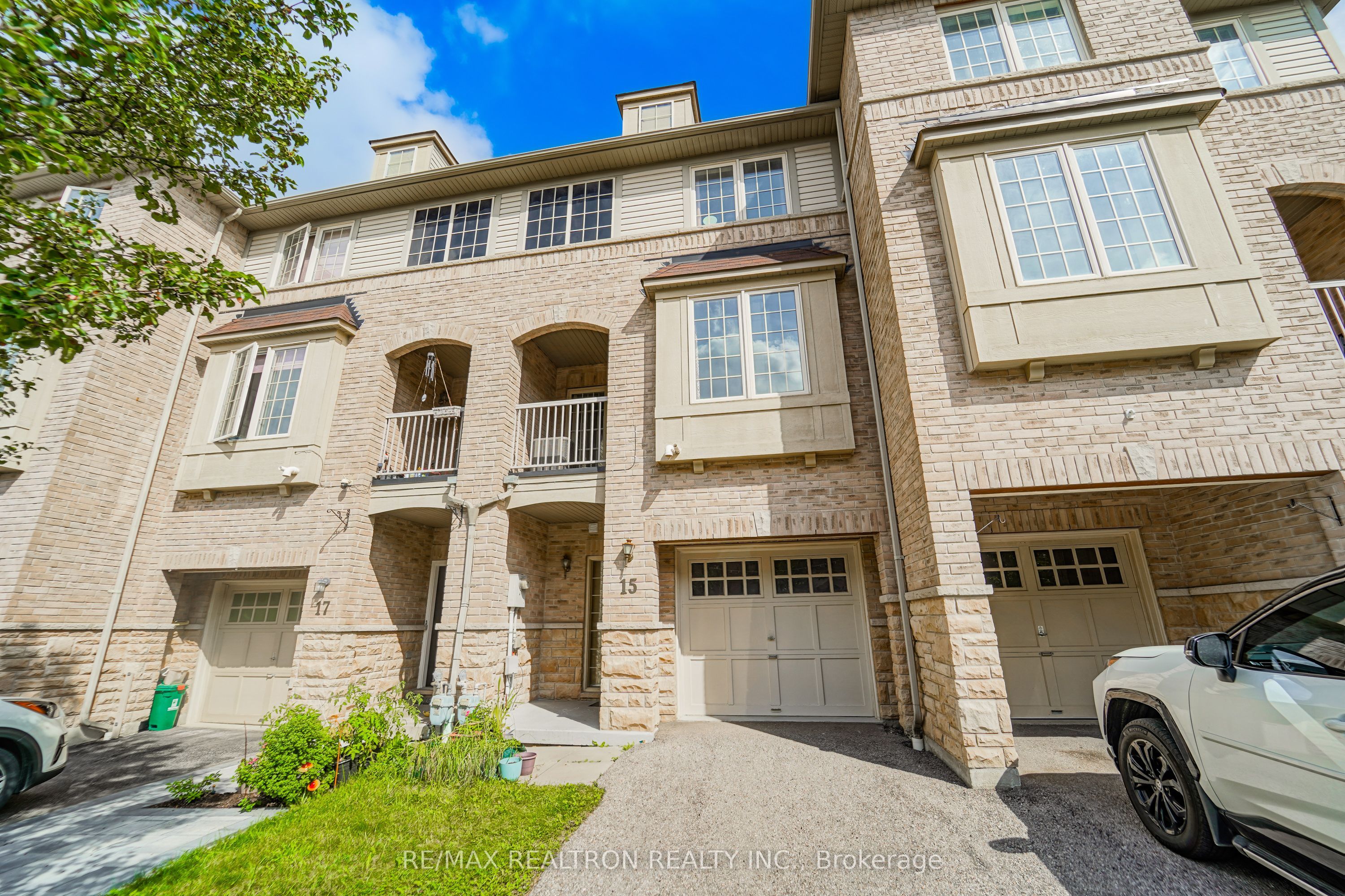 15 Blunden Road