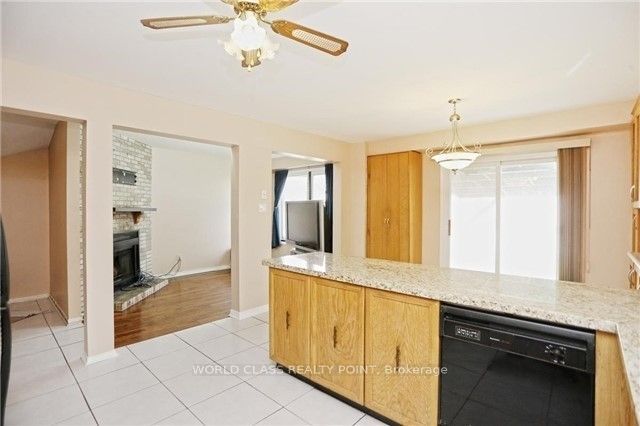 1527 Evenside Crescent