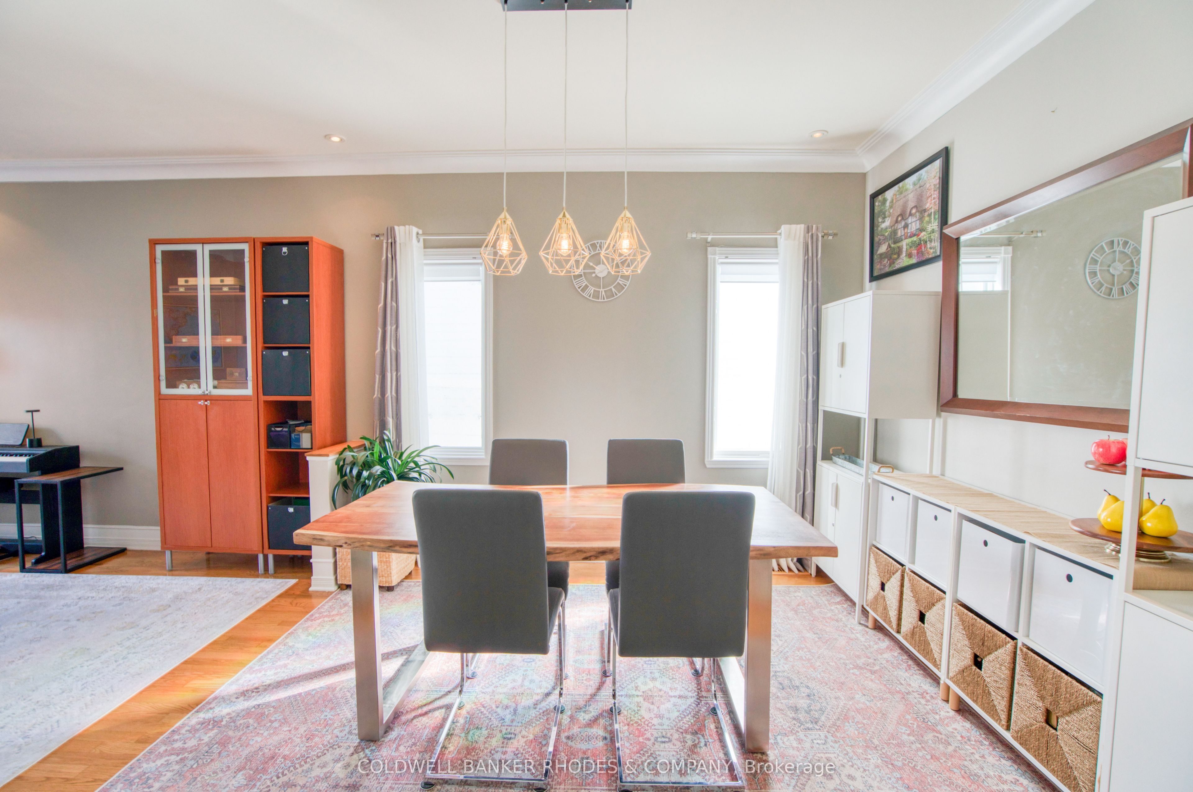 1859 Hennessy Crescent