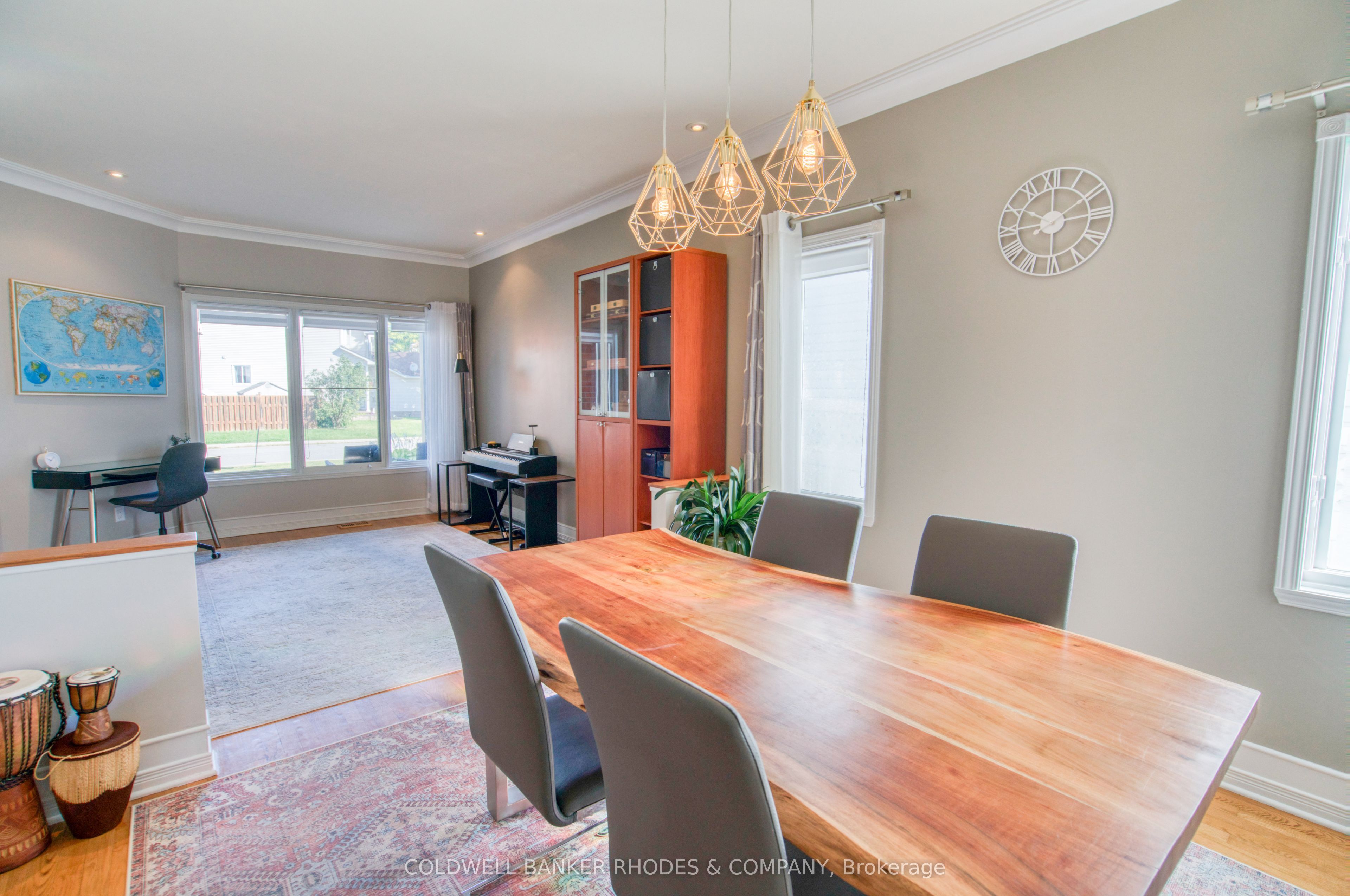 1859 Hennessy Crescent