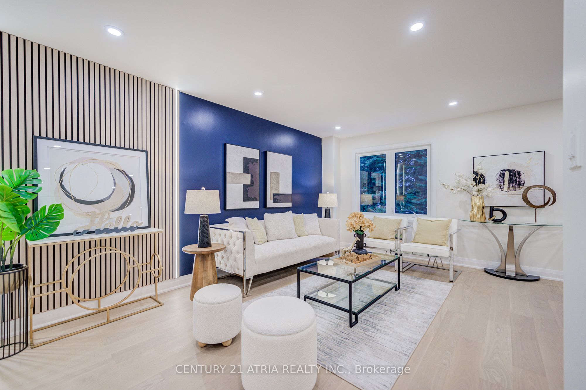 590 Sandhurst Circle 10