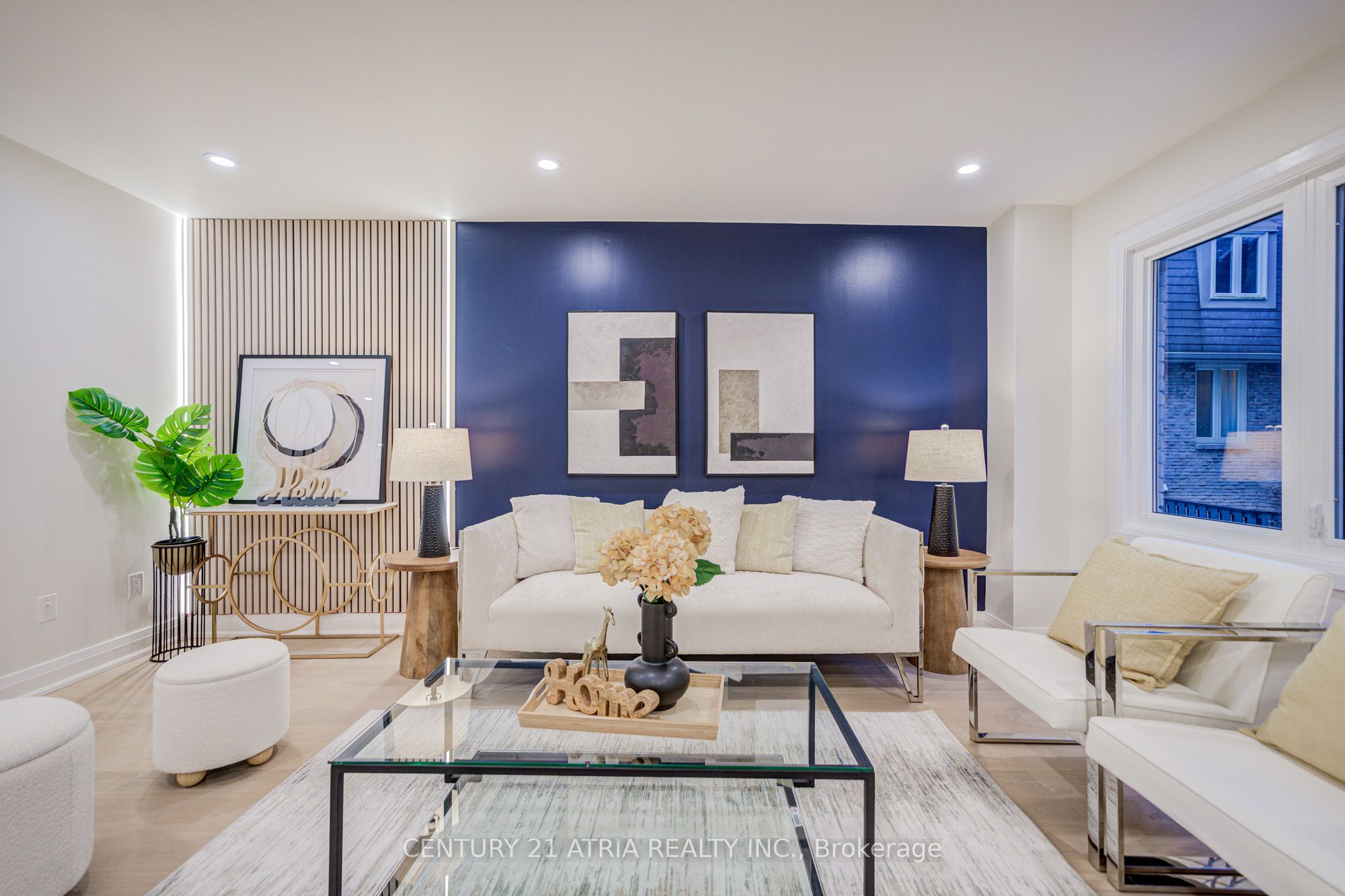 590 Sandhurst Circle 10