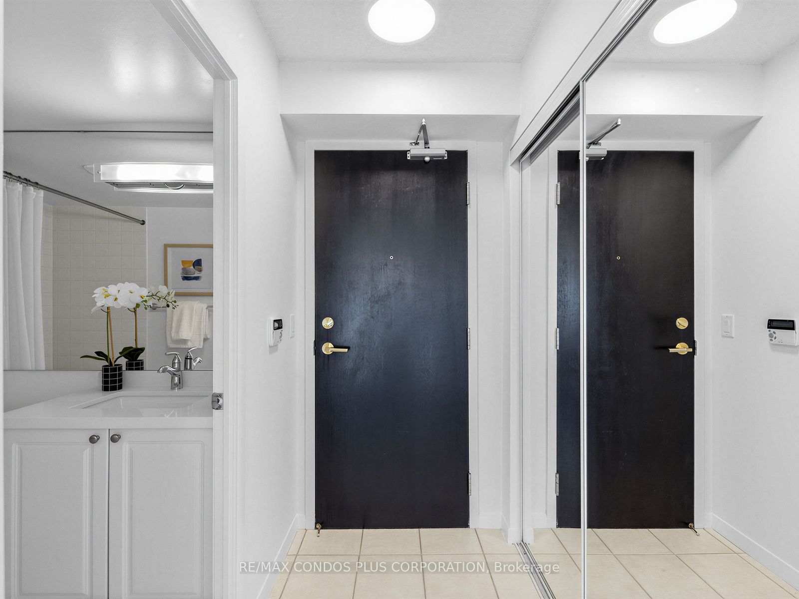 18 Yonge Street 1012