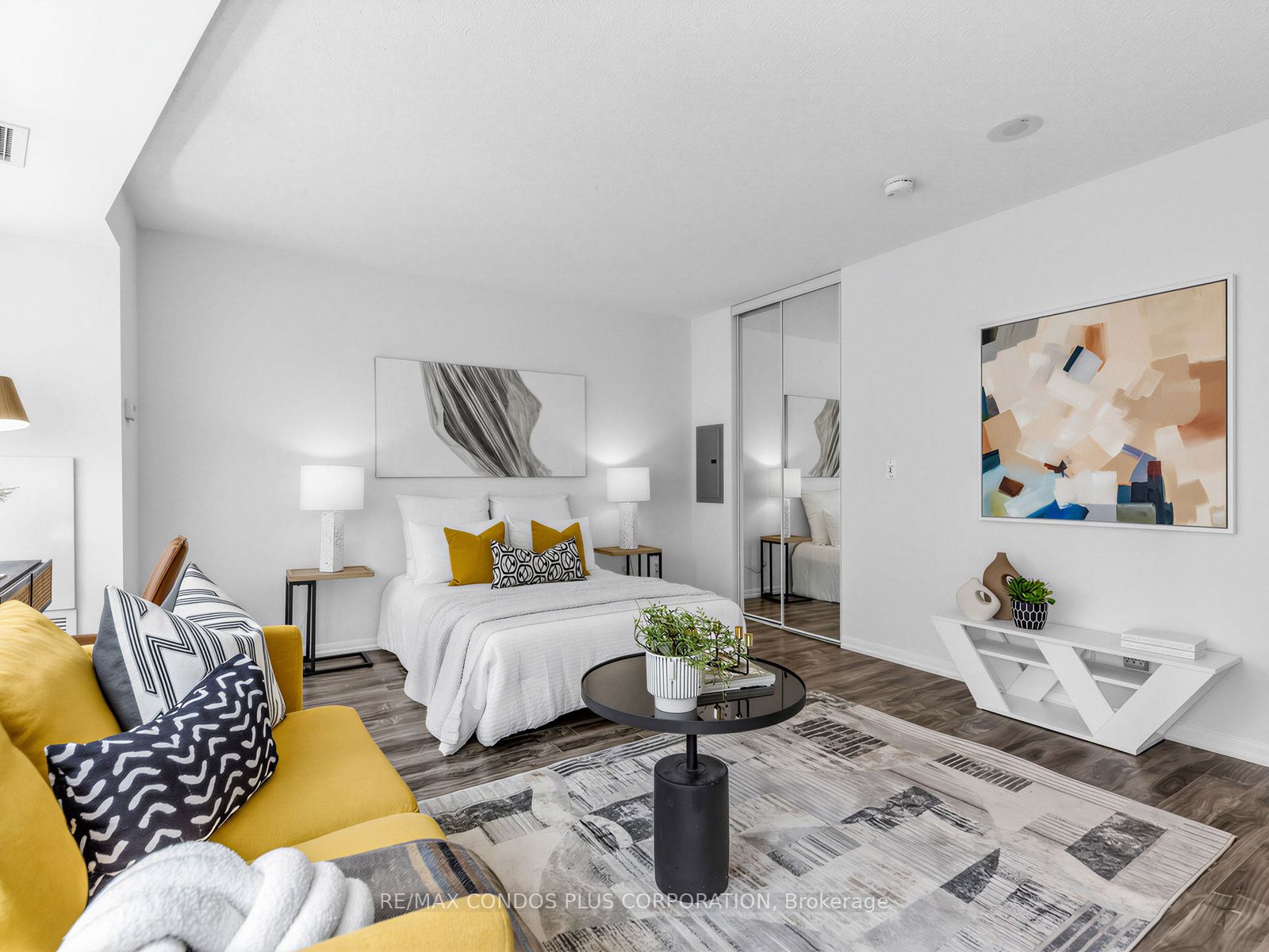 18 Yonge Street 1012