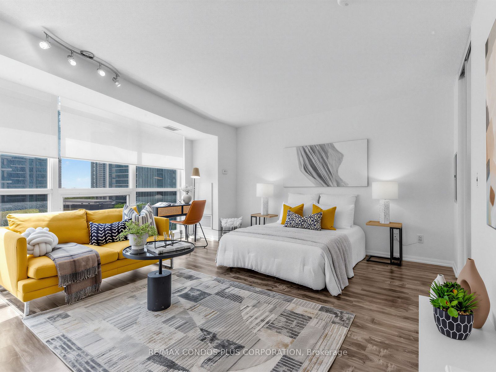 18 Yonge Street 1012