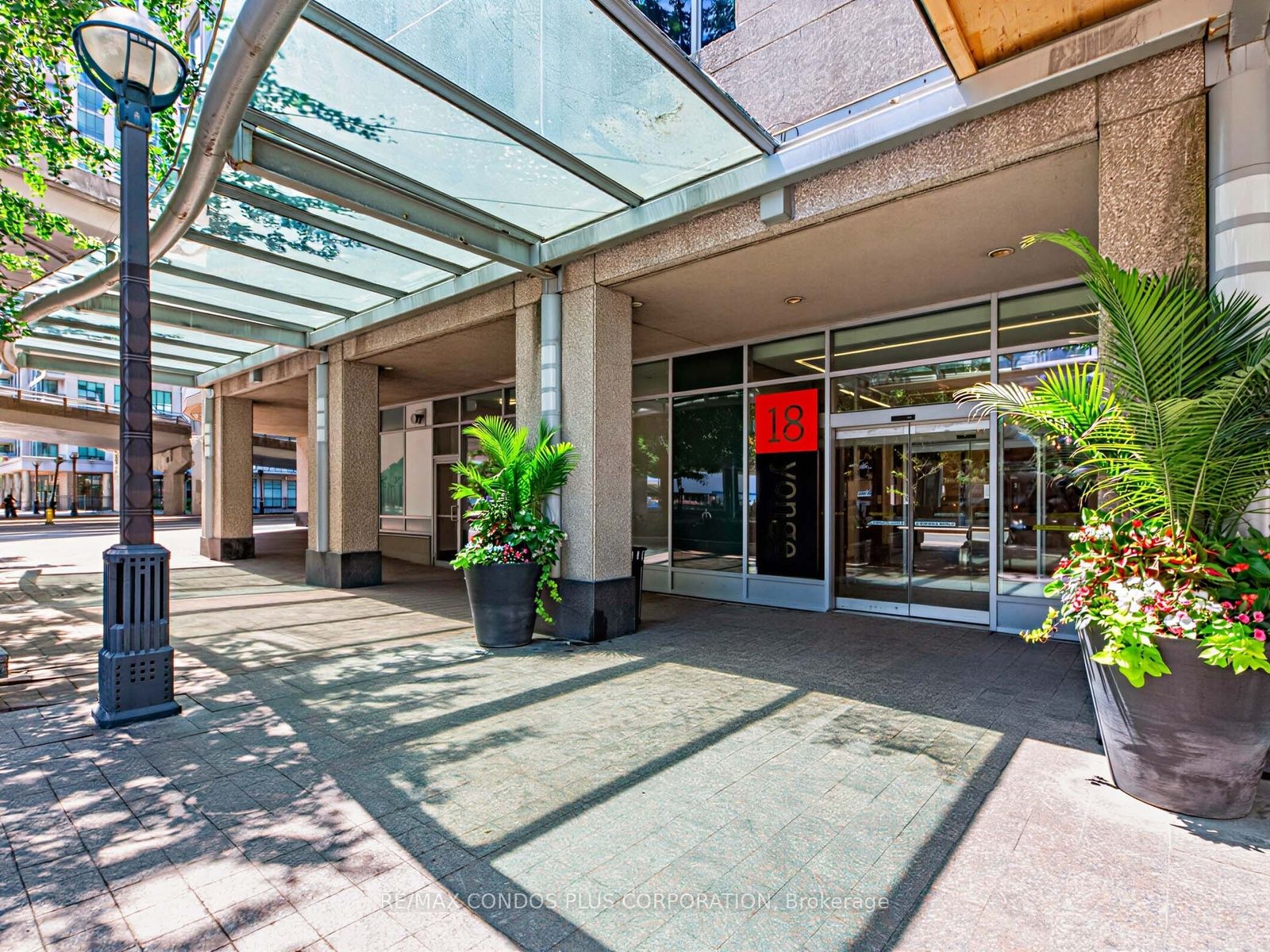 18 Yonge Street 1012