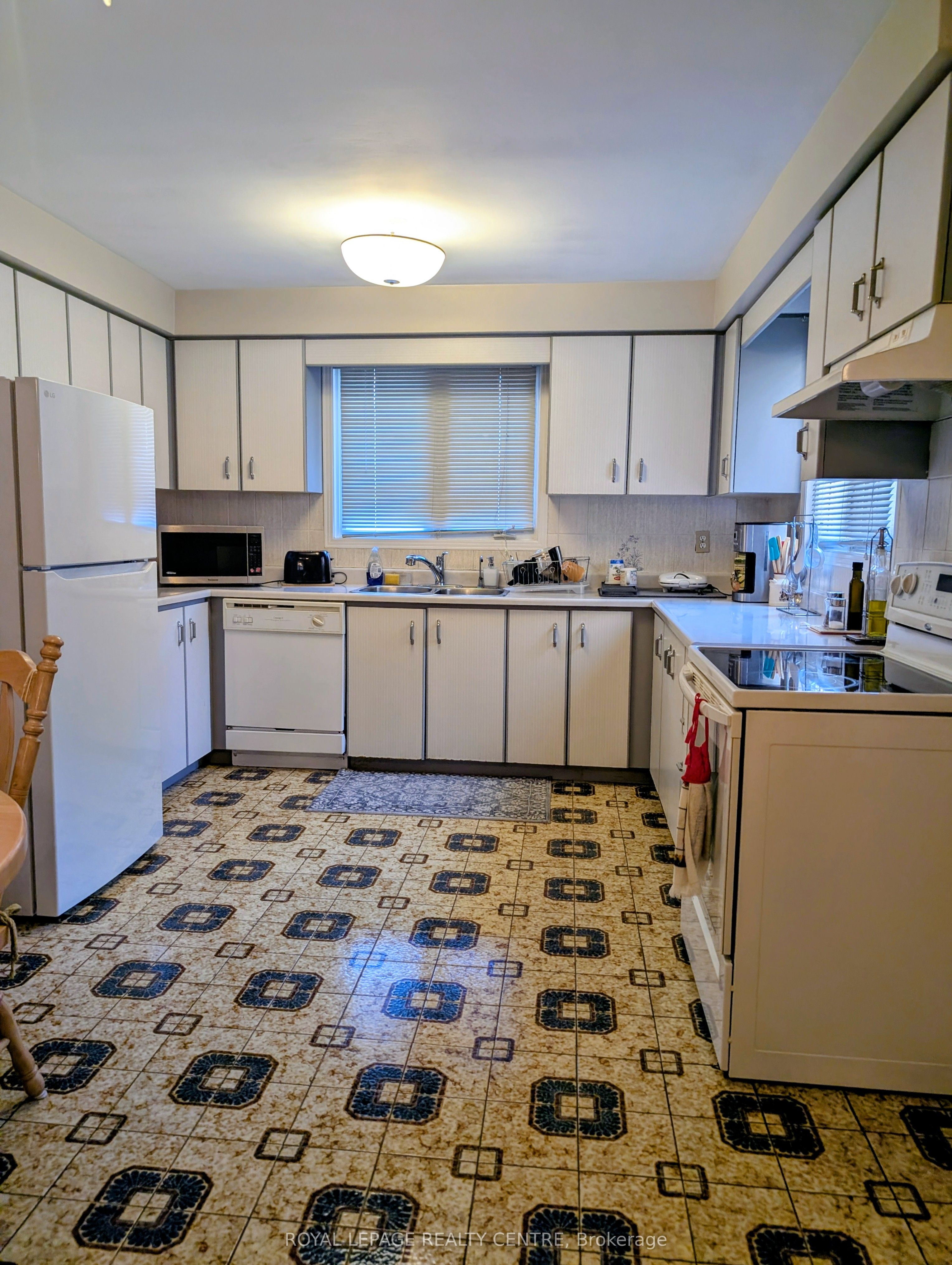 2560 Cynara Road