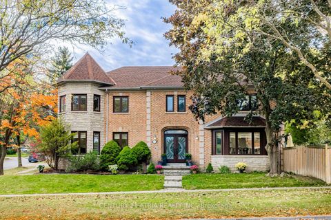 898 Stonehaven Avenue Newmarket ON L3X 1K7