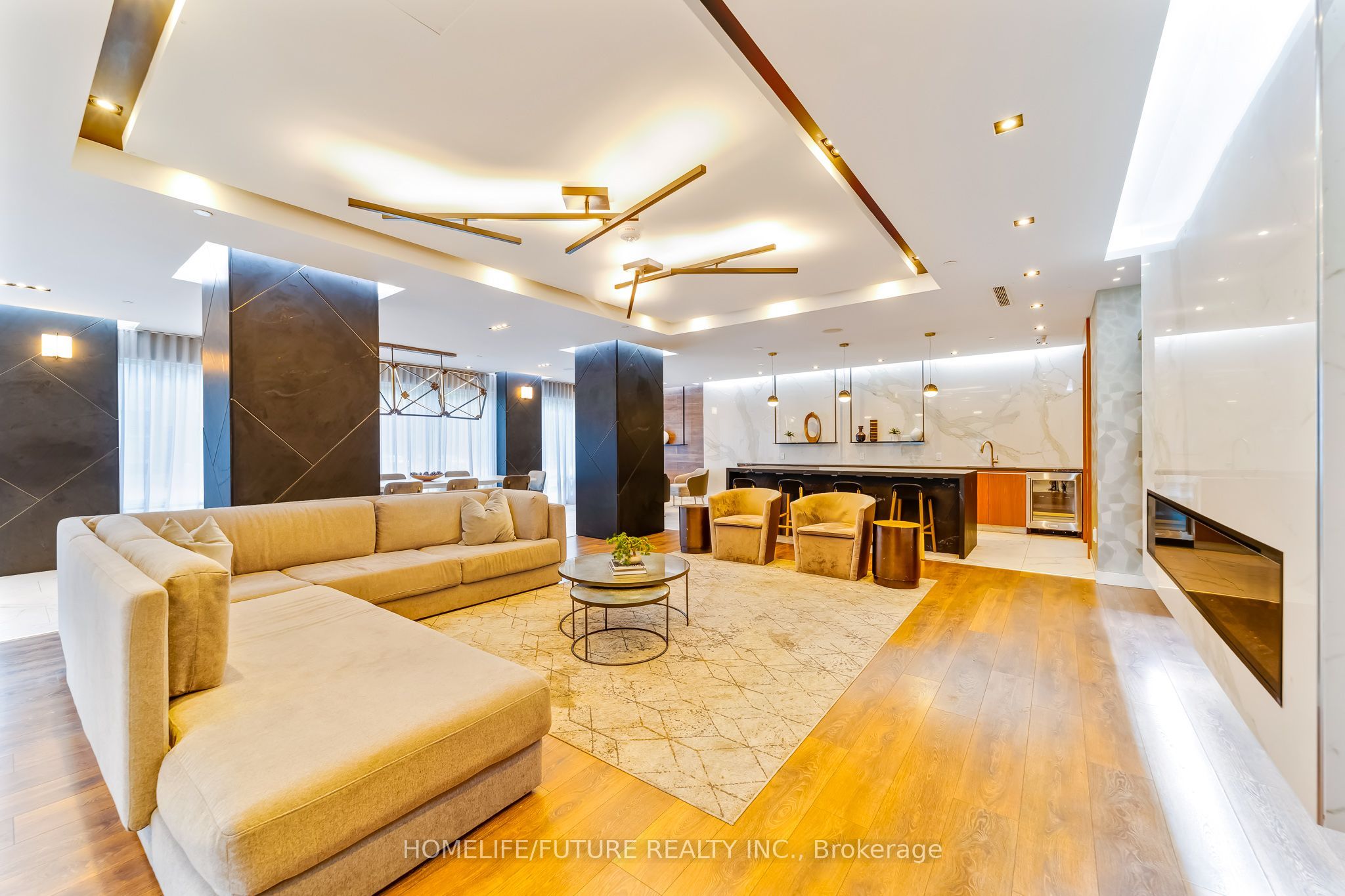 275 Village Green Square 2815