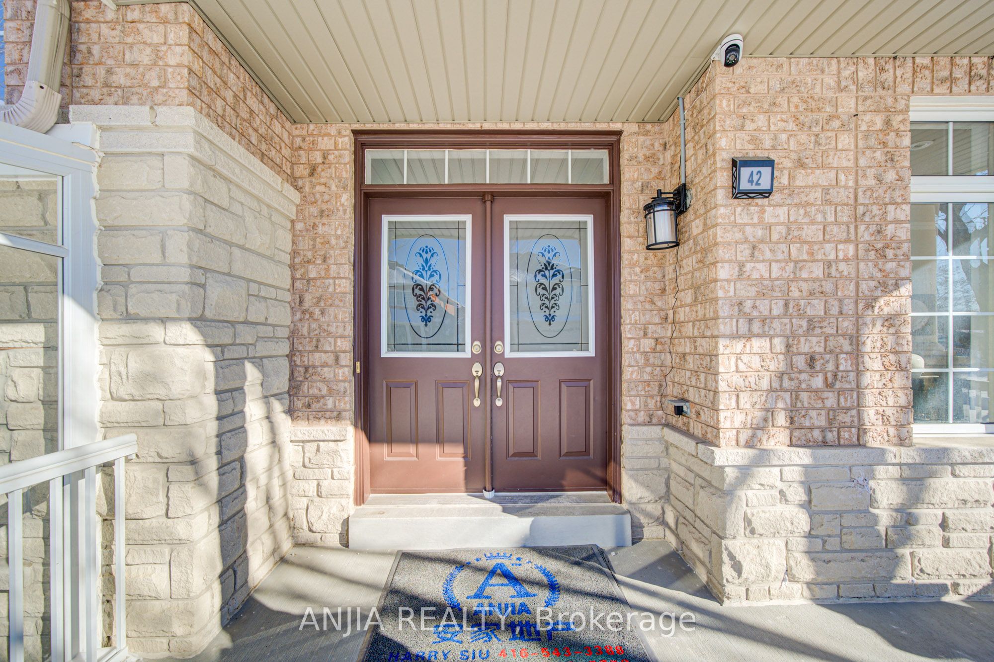 42 Reginald Lamb Crescent