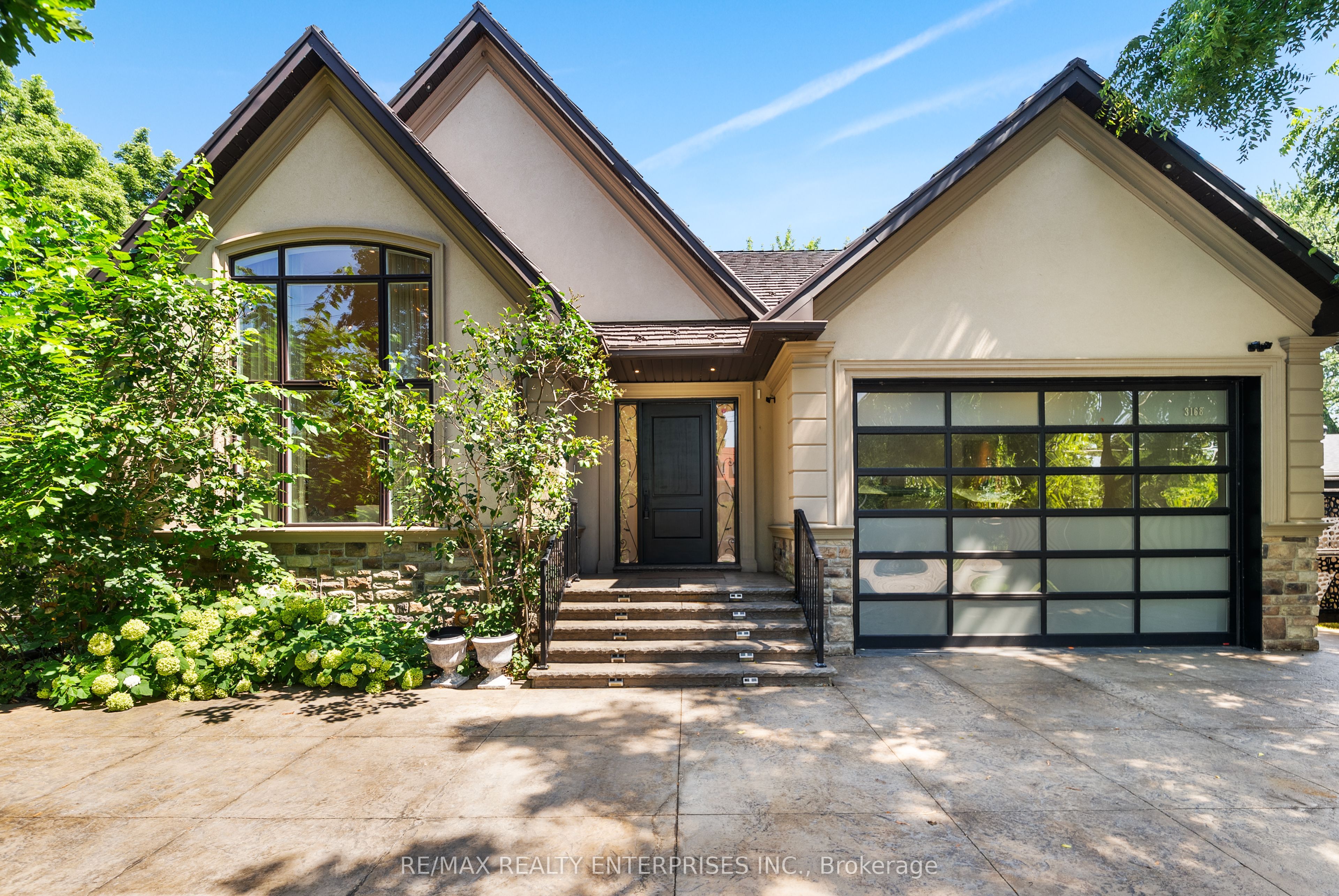 3168 Lakeshore Road W