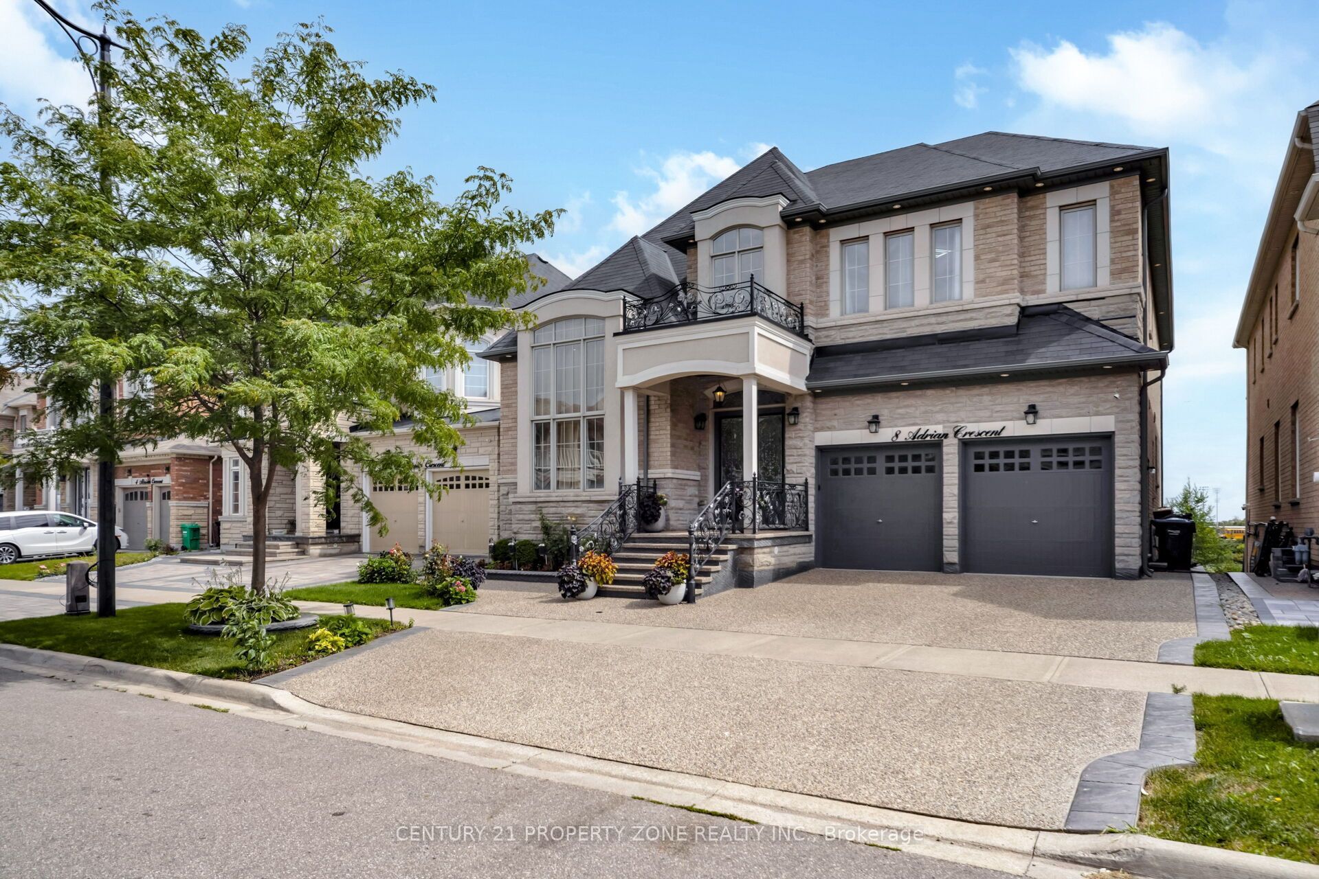 8 Adrian Crescent