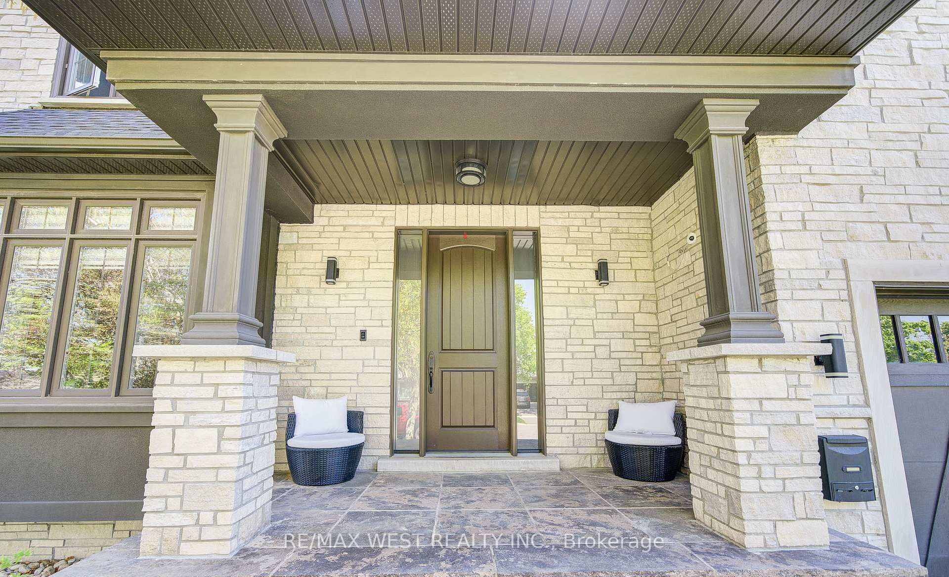2194 Haygate Crescent