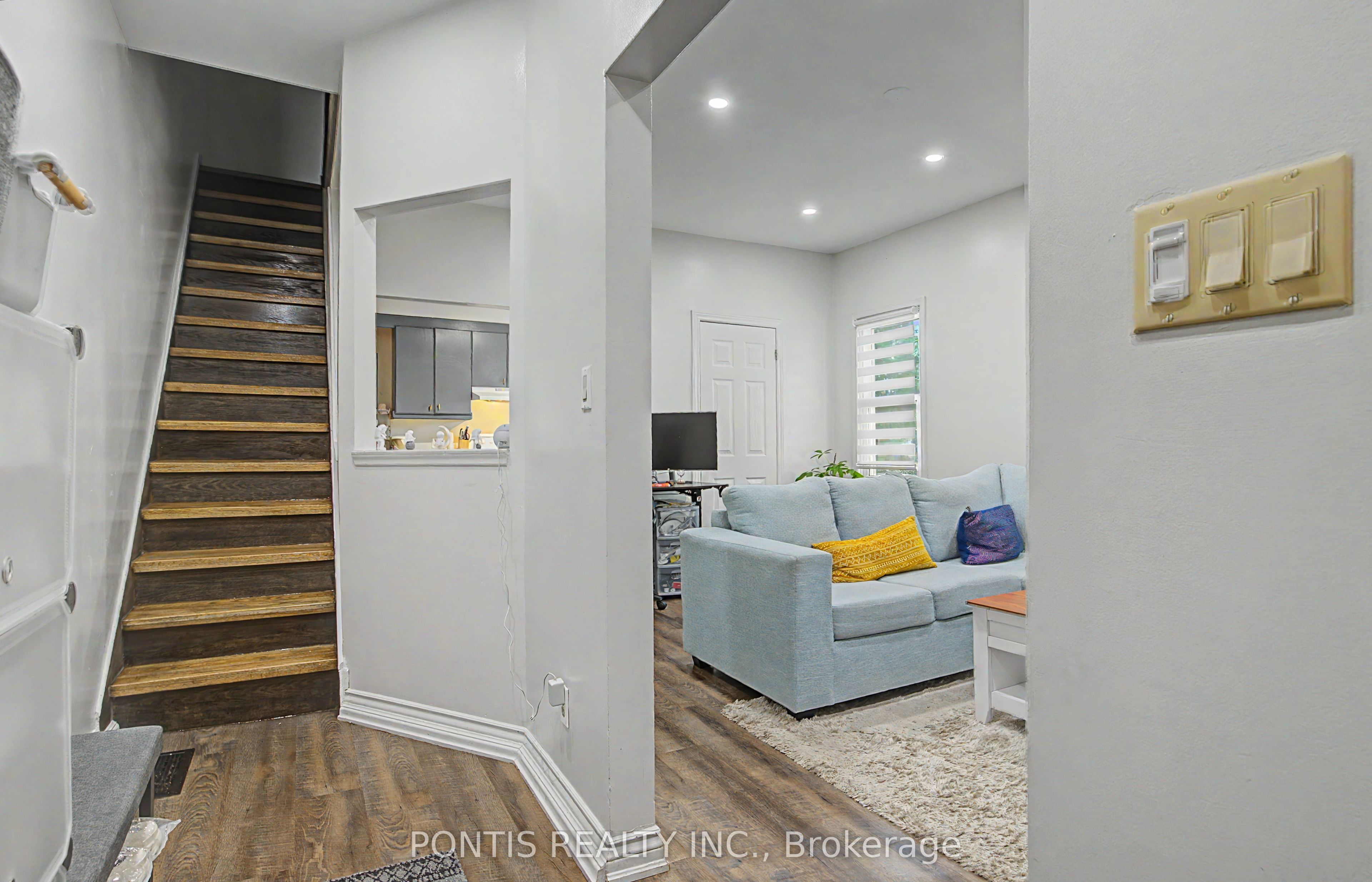 2 Liberty Street S