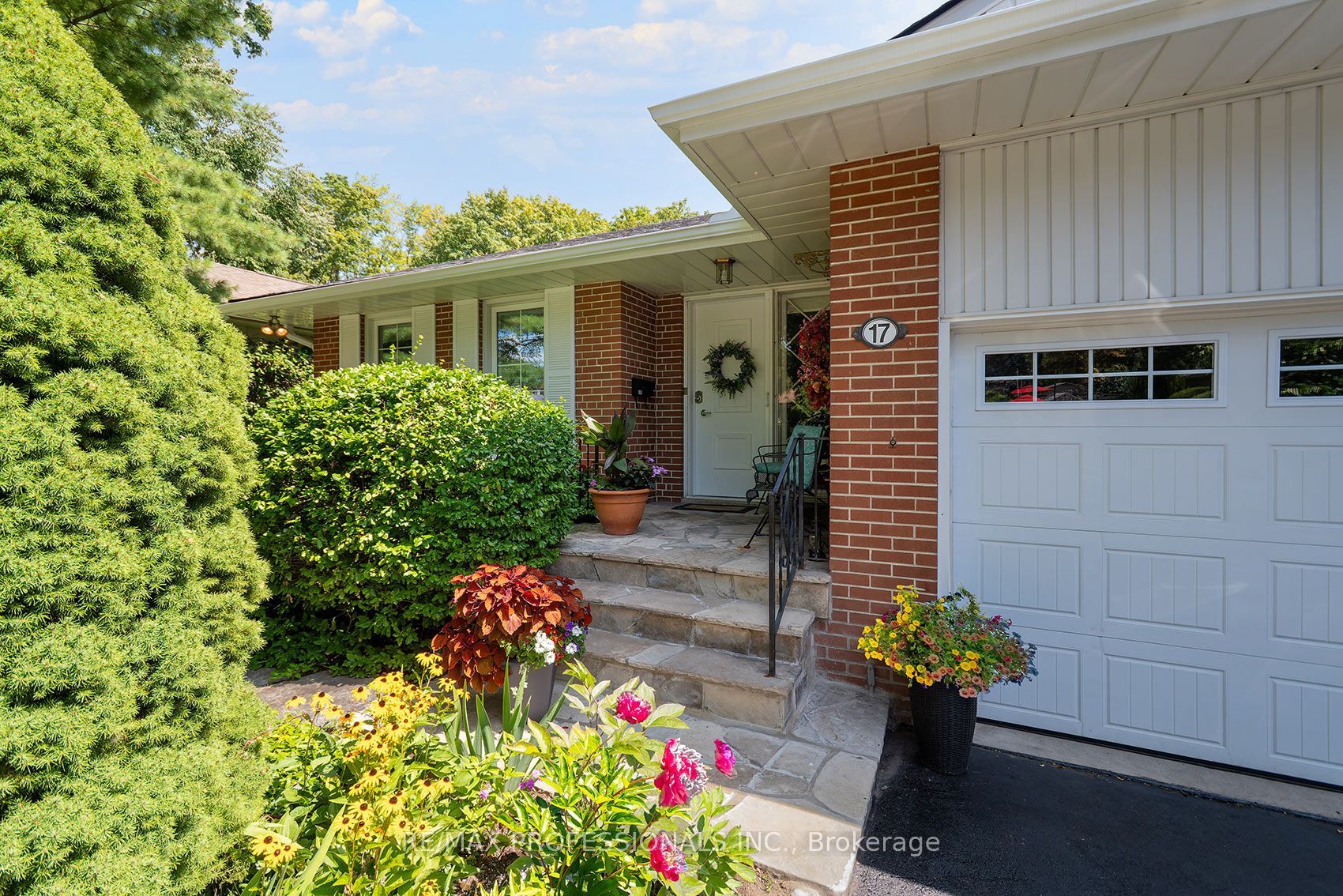 17 Clearside Place