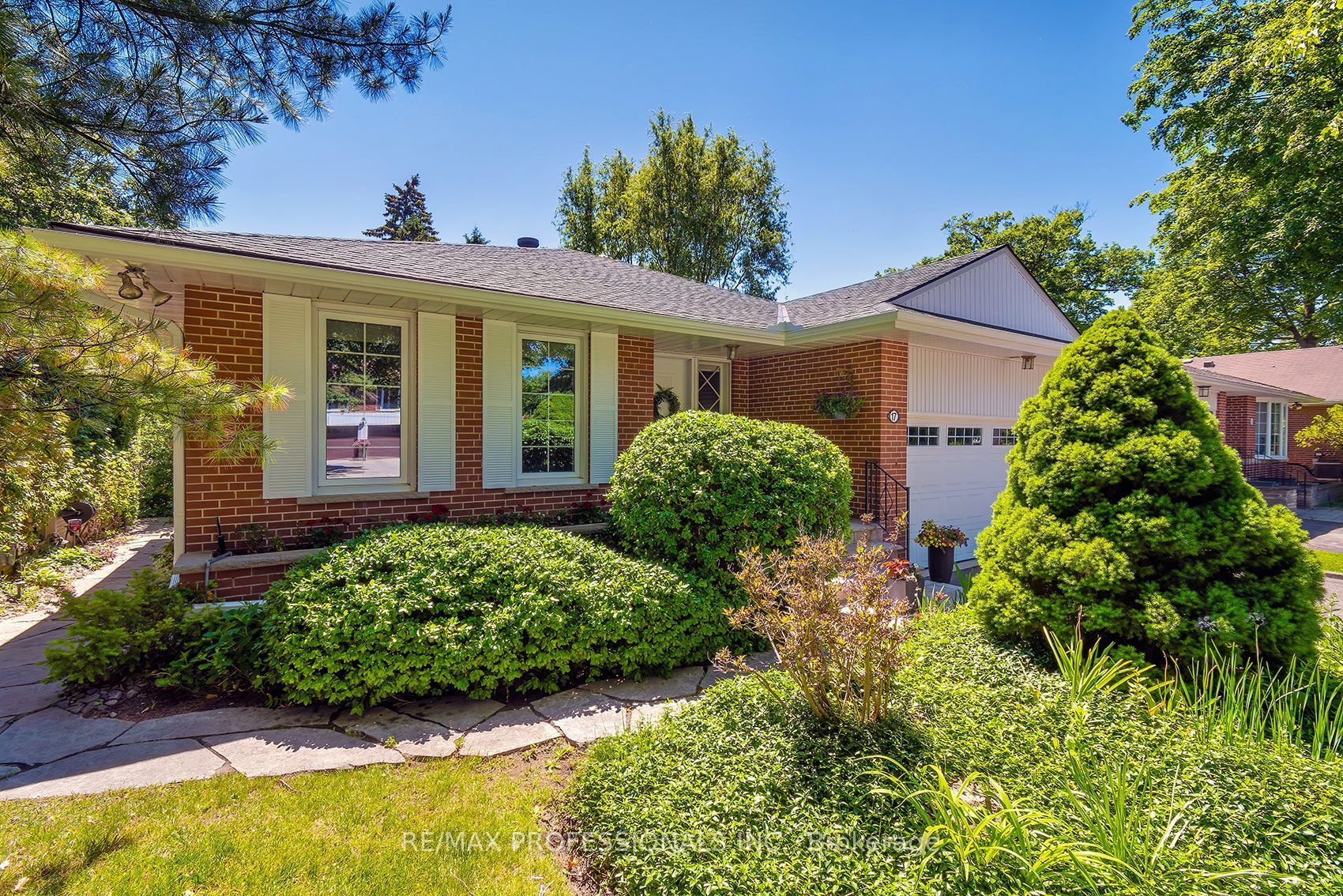 17 Clearside Place