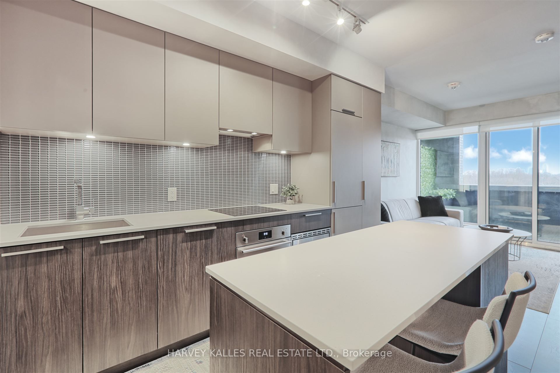 4208 Dundas Street W 412
