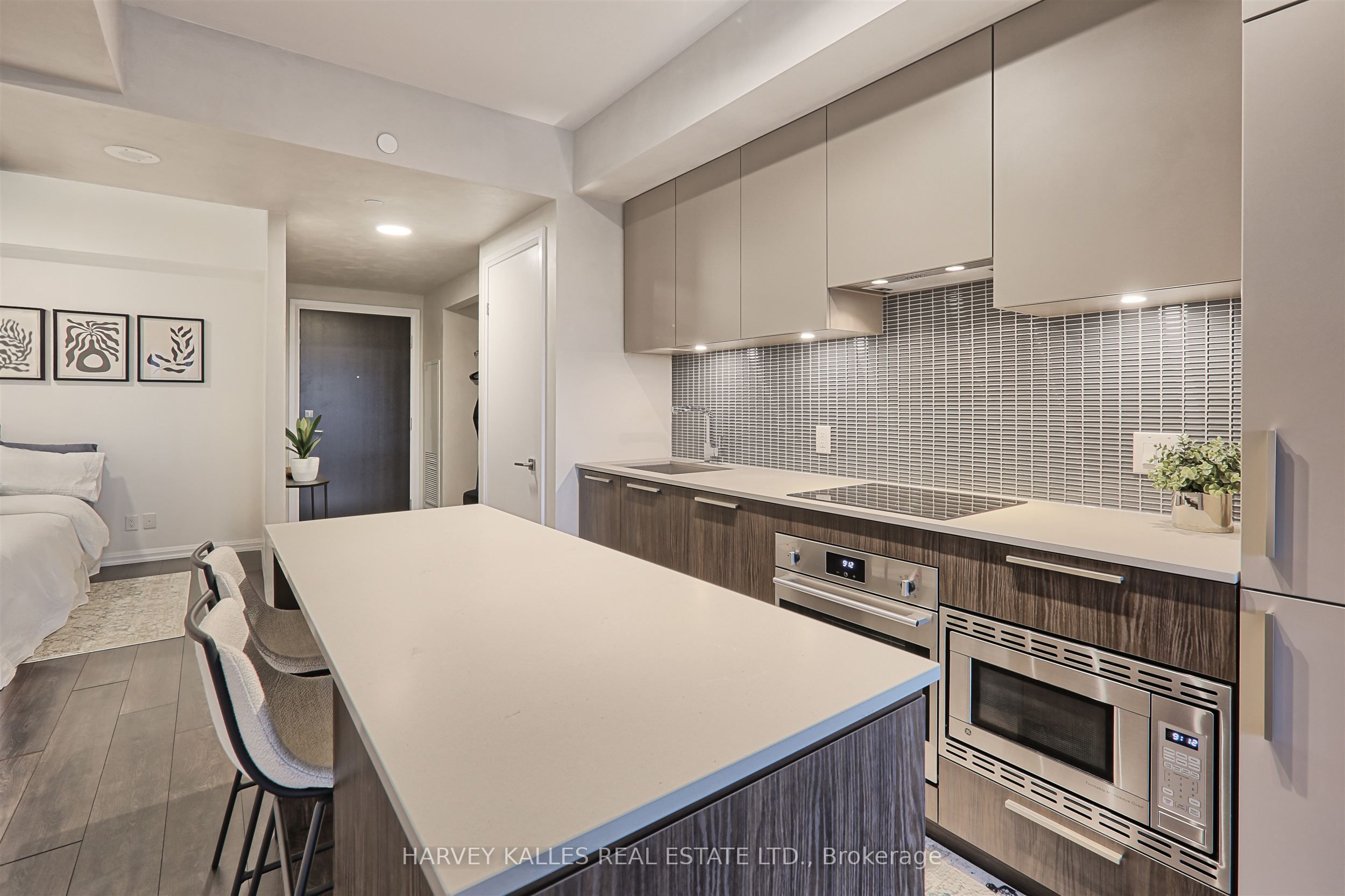 4208 Dundas Street W 412