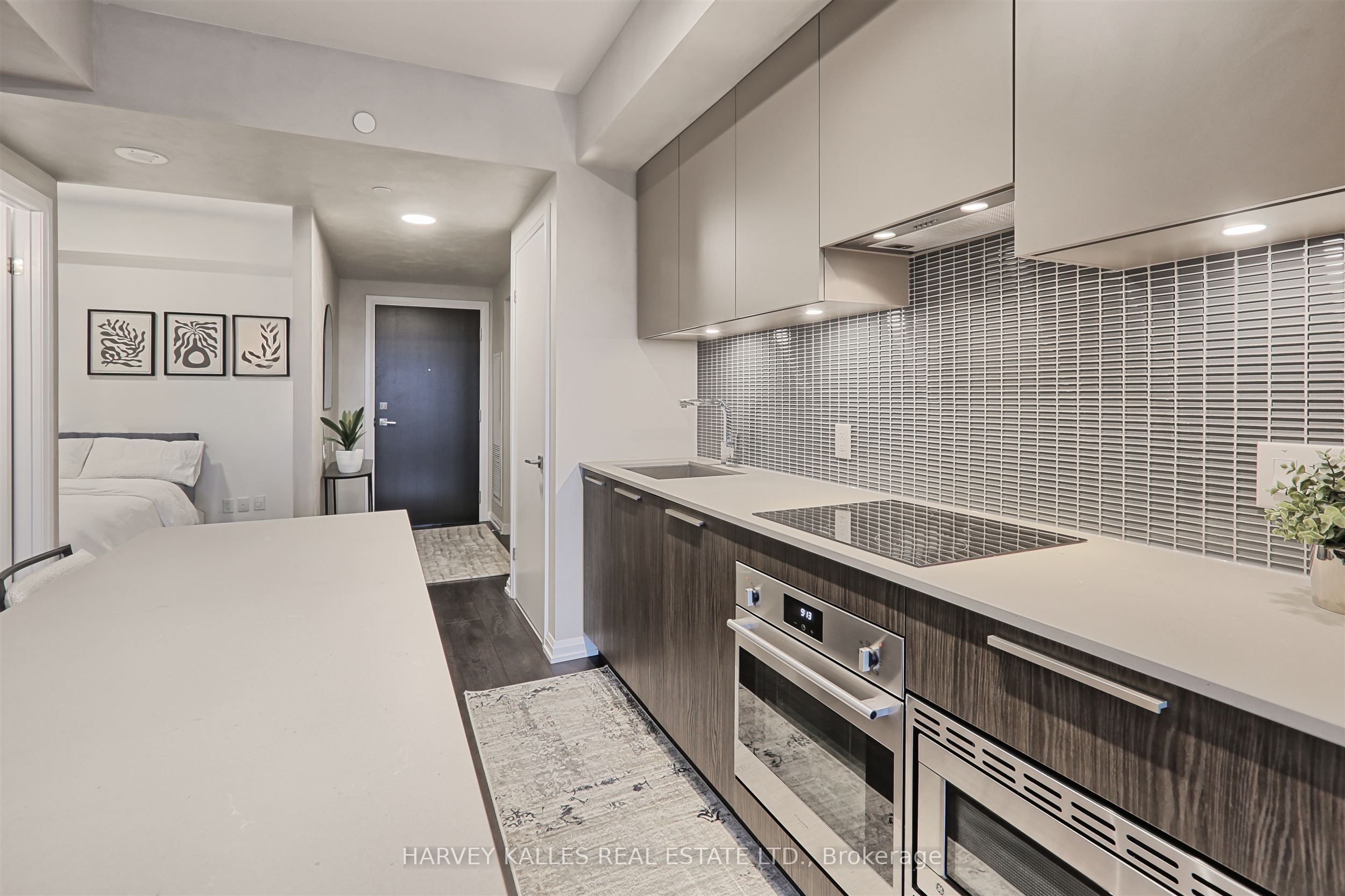 4208 Dundas Street W 412