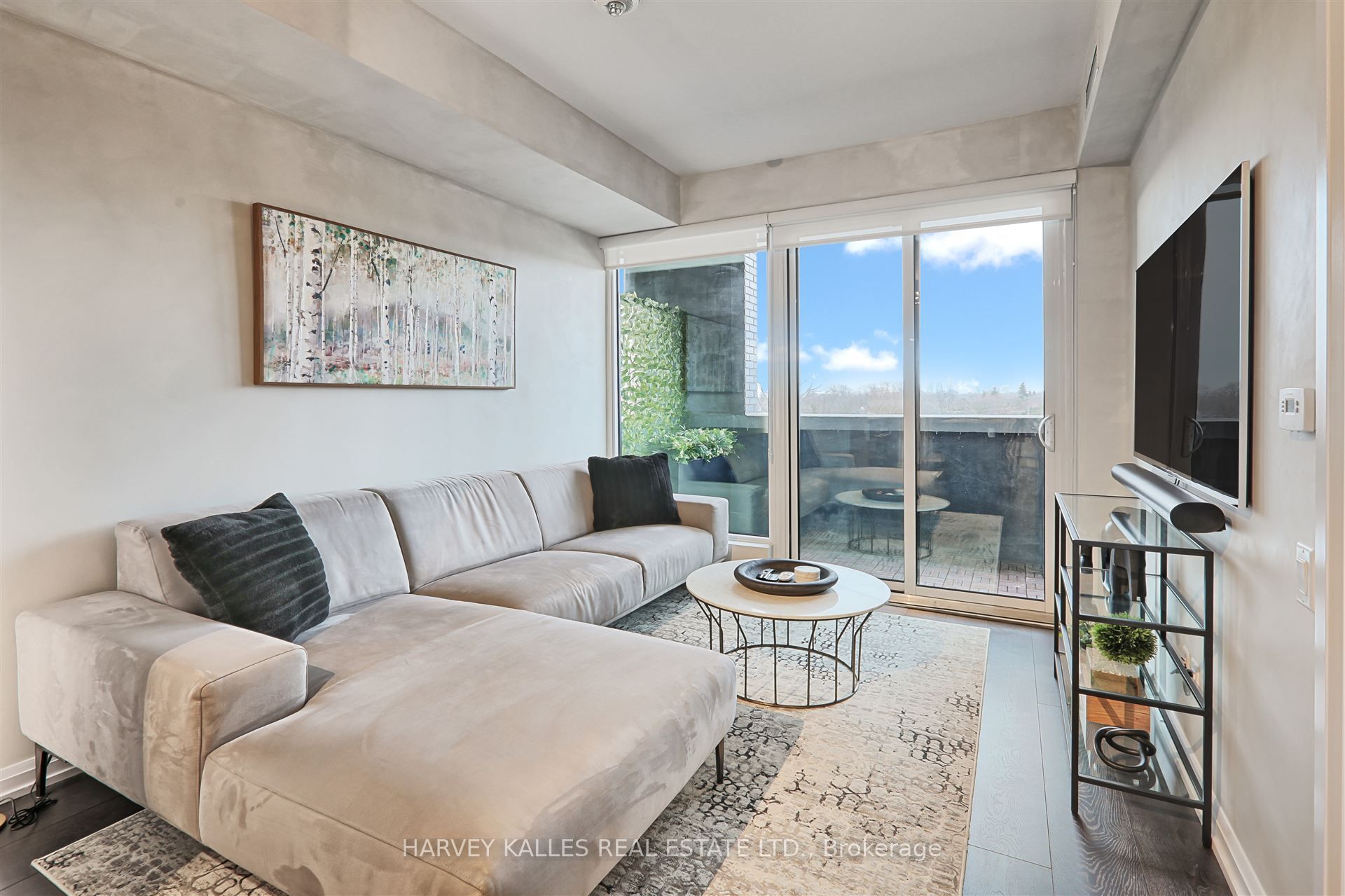 4208 Dundas Street W 412