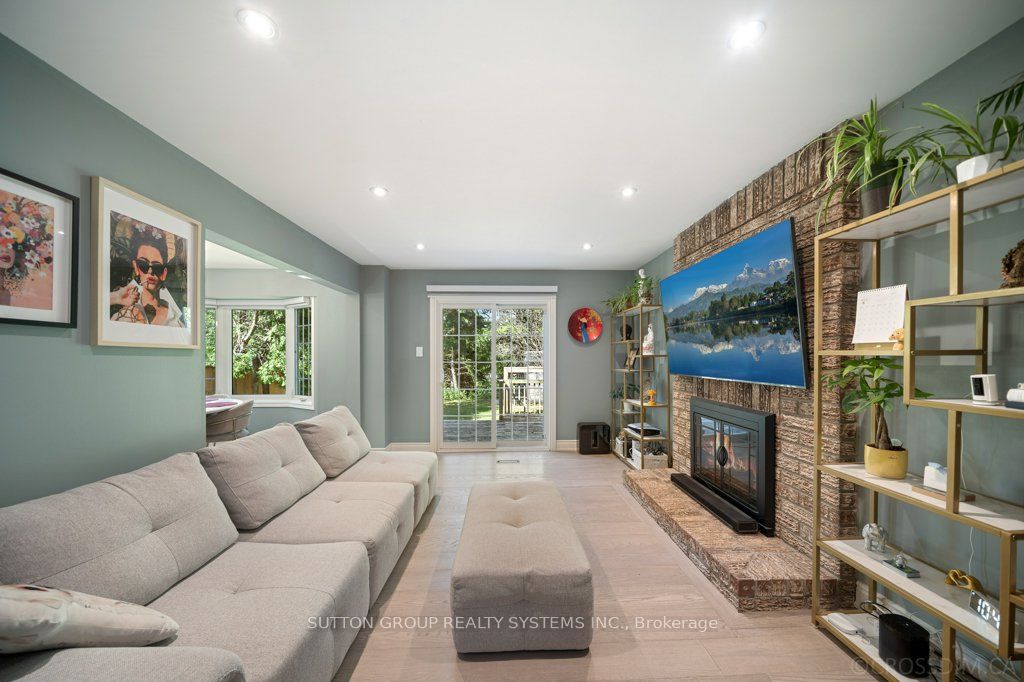 1114 Cedarcroft Crescent