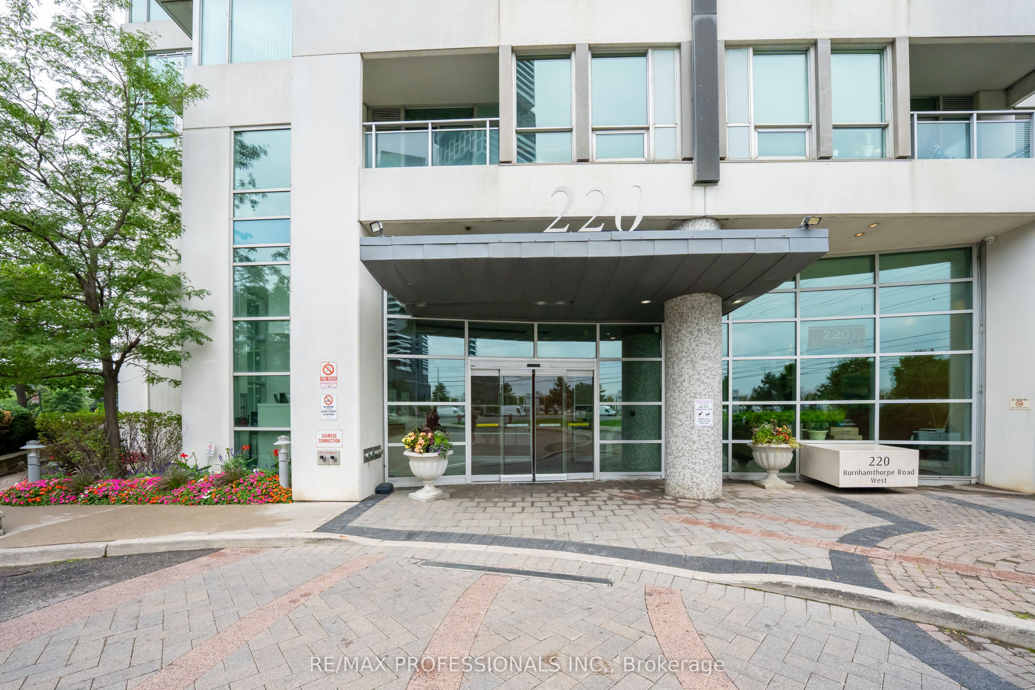 220 Burnhamthorpe Road W 2004