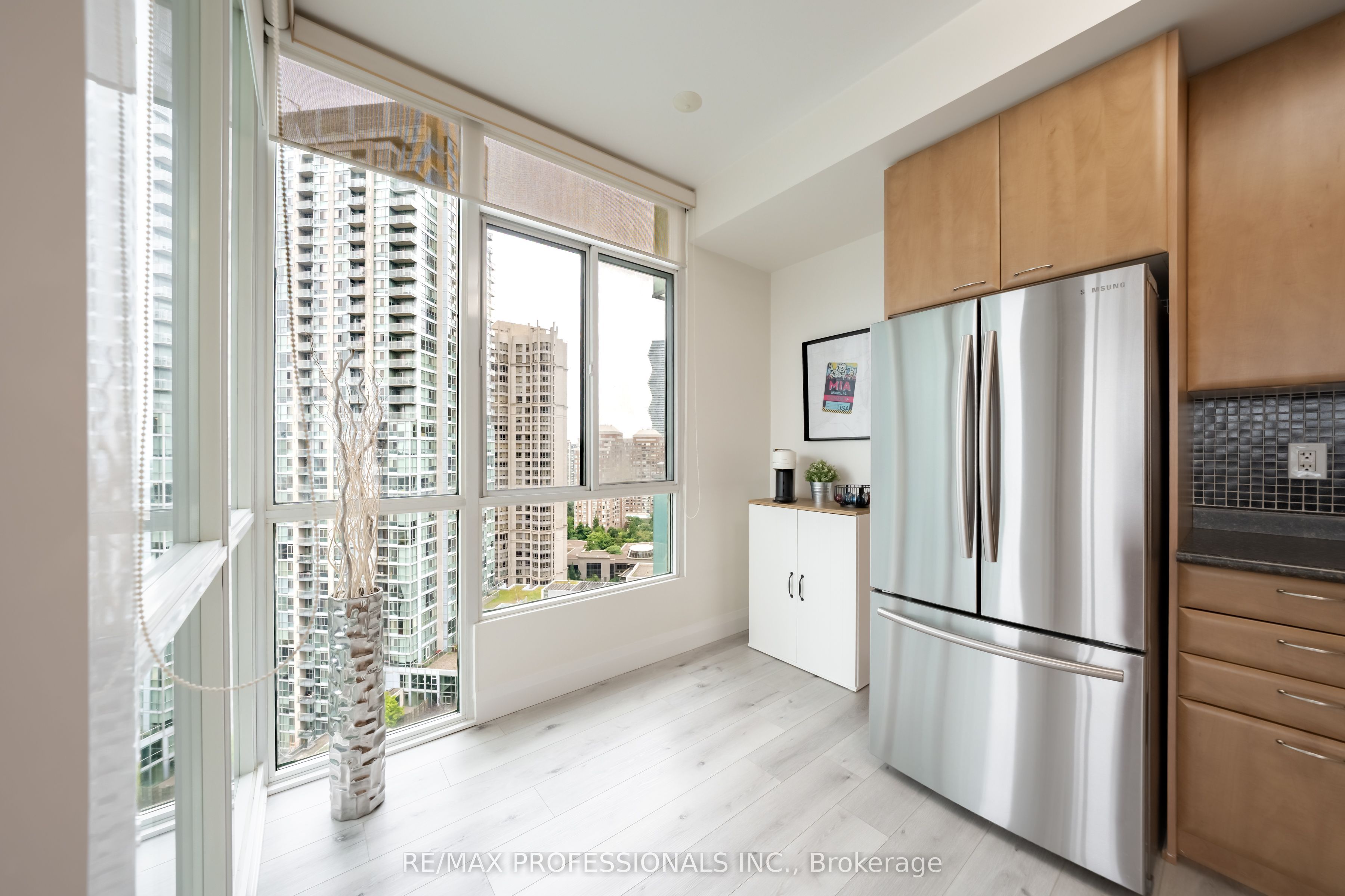 220 Burnhamthorpe Road W 2004